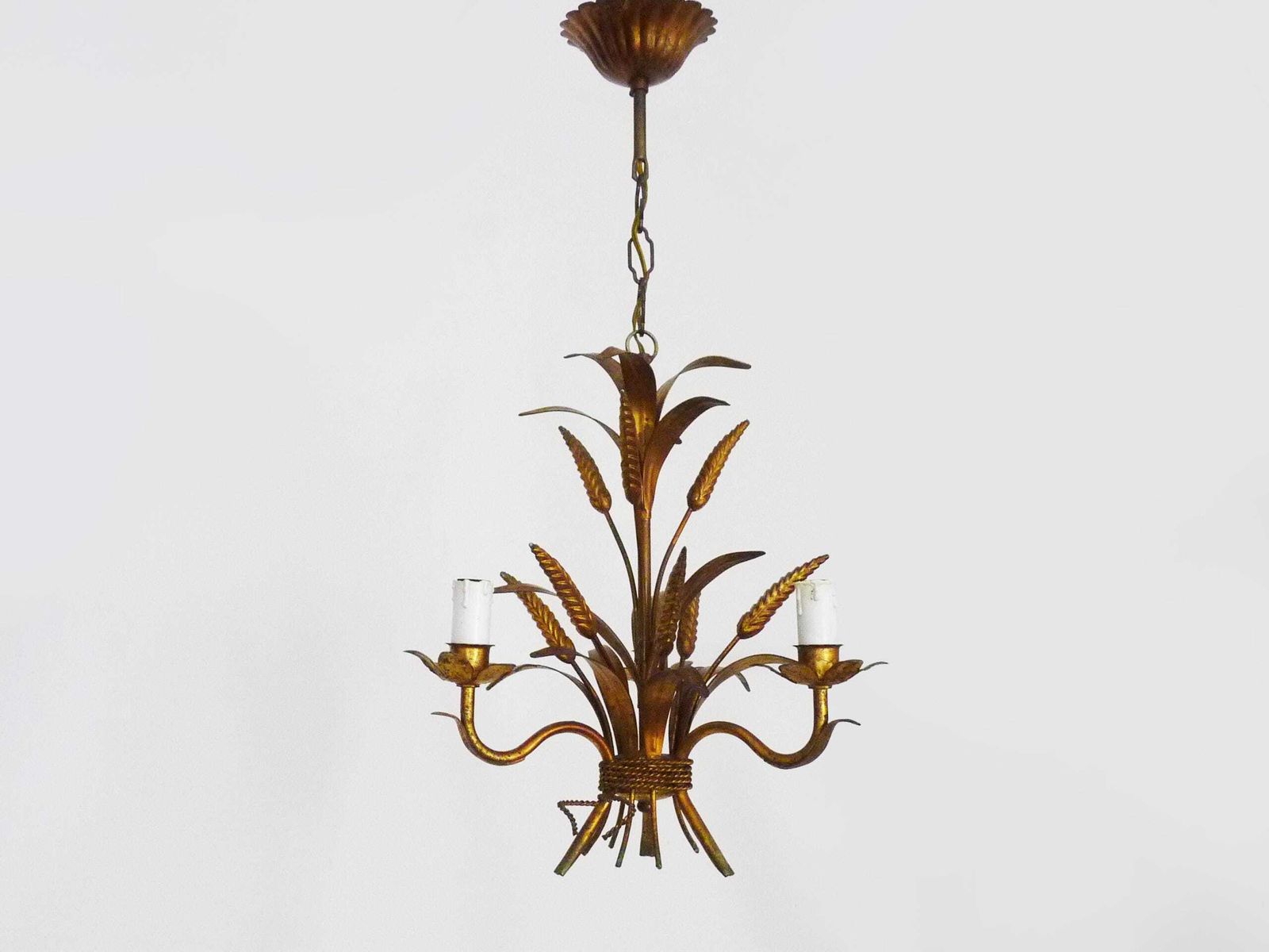 Vintage Kroonluchter In Verouderd Goudkleurig Metaal, Kroonluchter Met Arenddecor, Antieke Verlichting, 3 Lichts Kroonluchter, Masca photo for sale