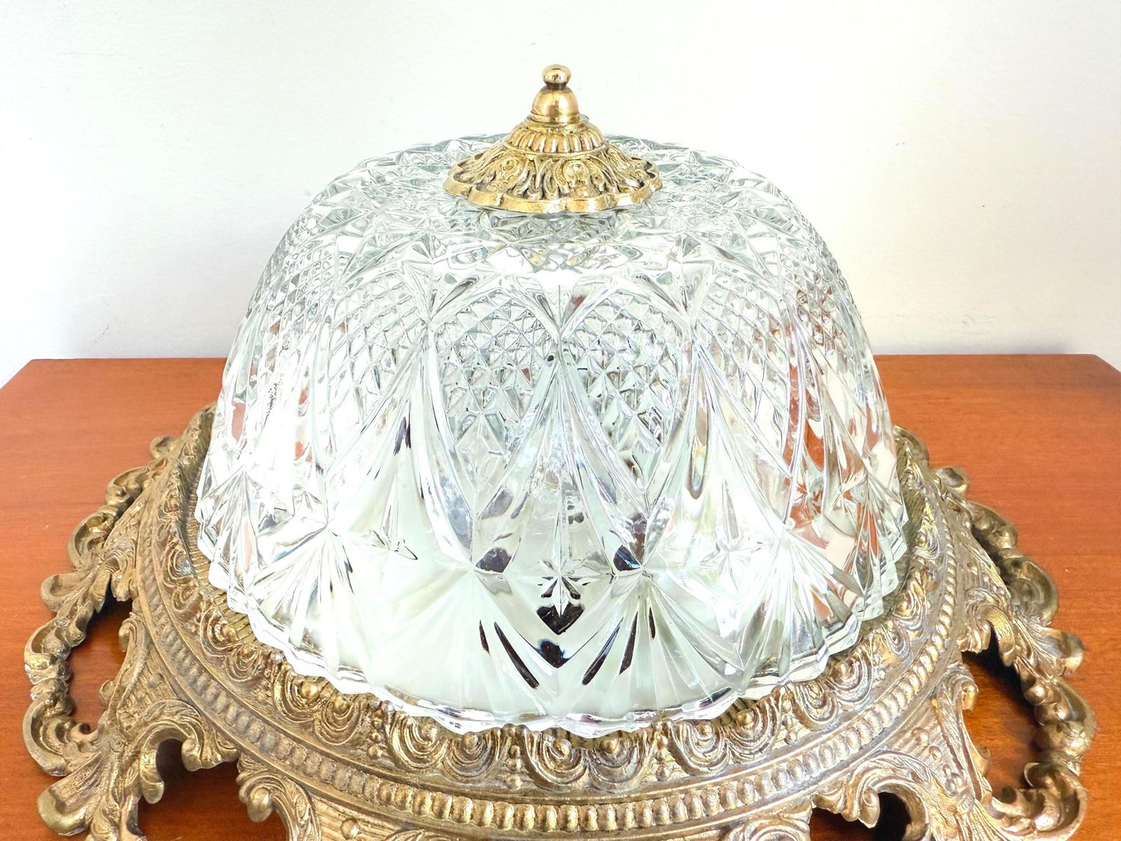 Vintage Xl Plafondlamp   Diameter 36 Cm / 14,17"   Messing, Geslepen Glas, Porselein   Made In Spain   Jaren 1960   Plafondmontage   Art Deco photo for sale