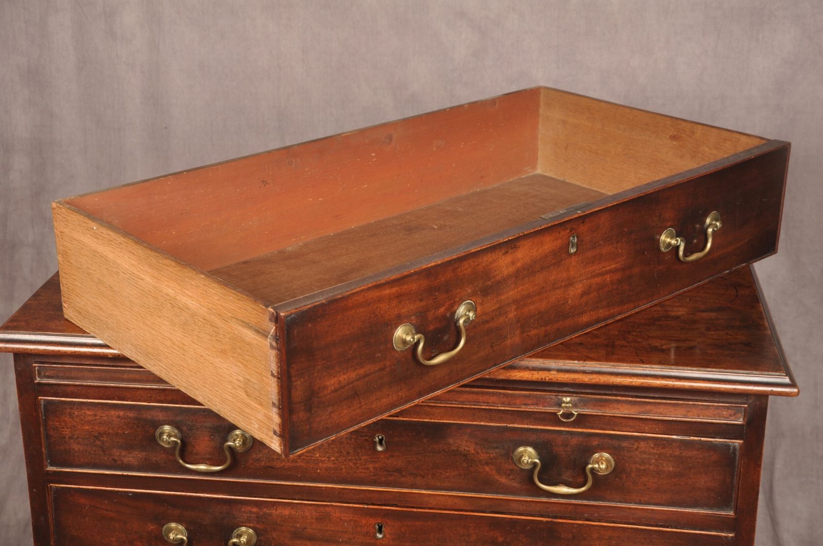 photo furniture Fine 18th Century Mahogany Chest Of Drawers