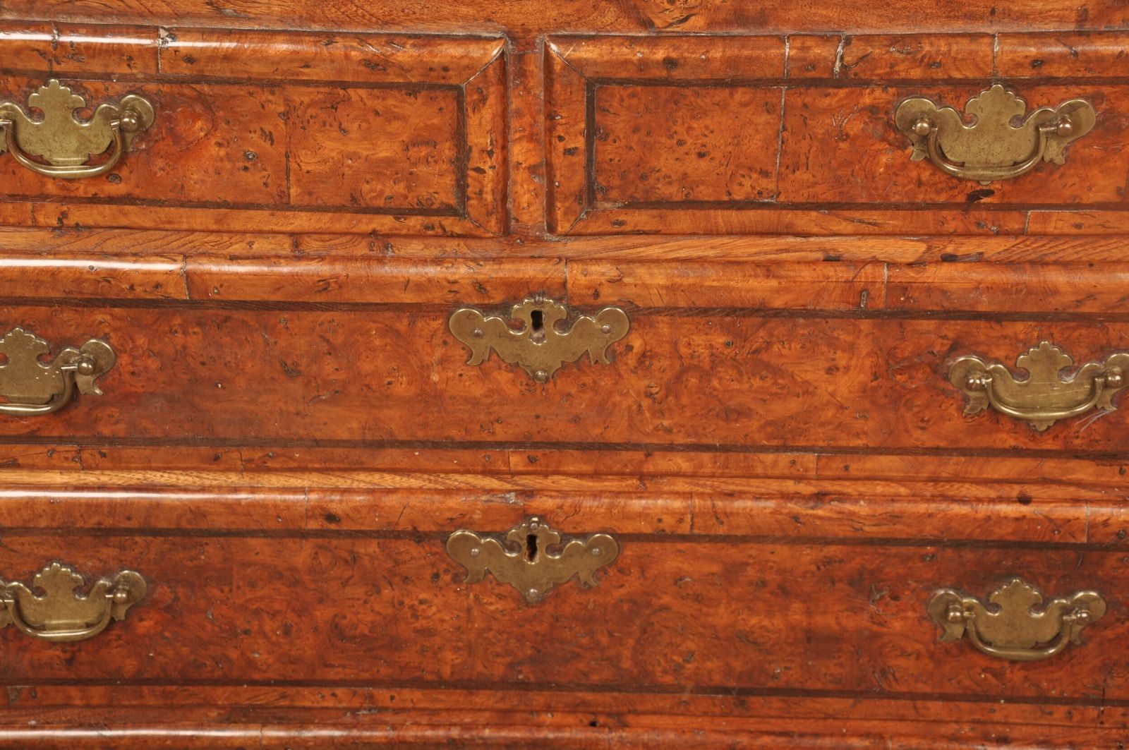 photo vinterior Exceptional Early 18th Century Burr Elm Bureau