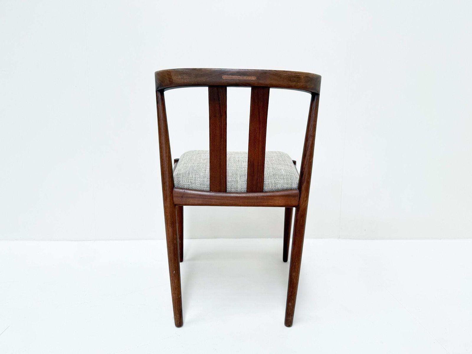 Set Of 6 Kai Kristiansen Dining Chairs In Teak – Newly Upholstered photo vintage