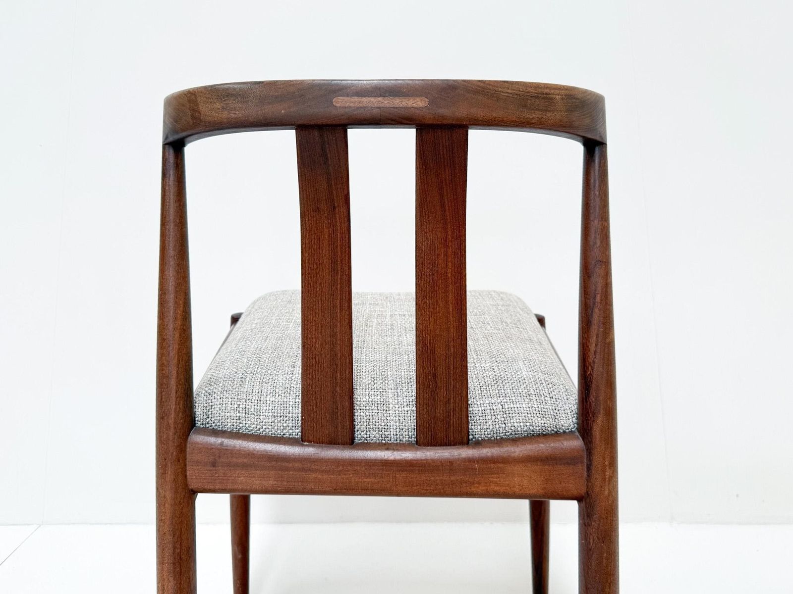photo furniture Set Of 6 Kai Kristiansen Dining Chairs In Teak – Newly Upholstered