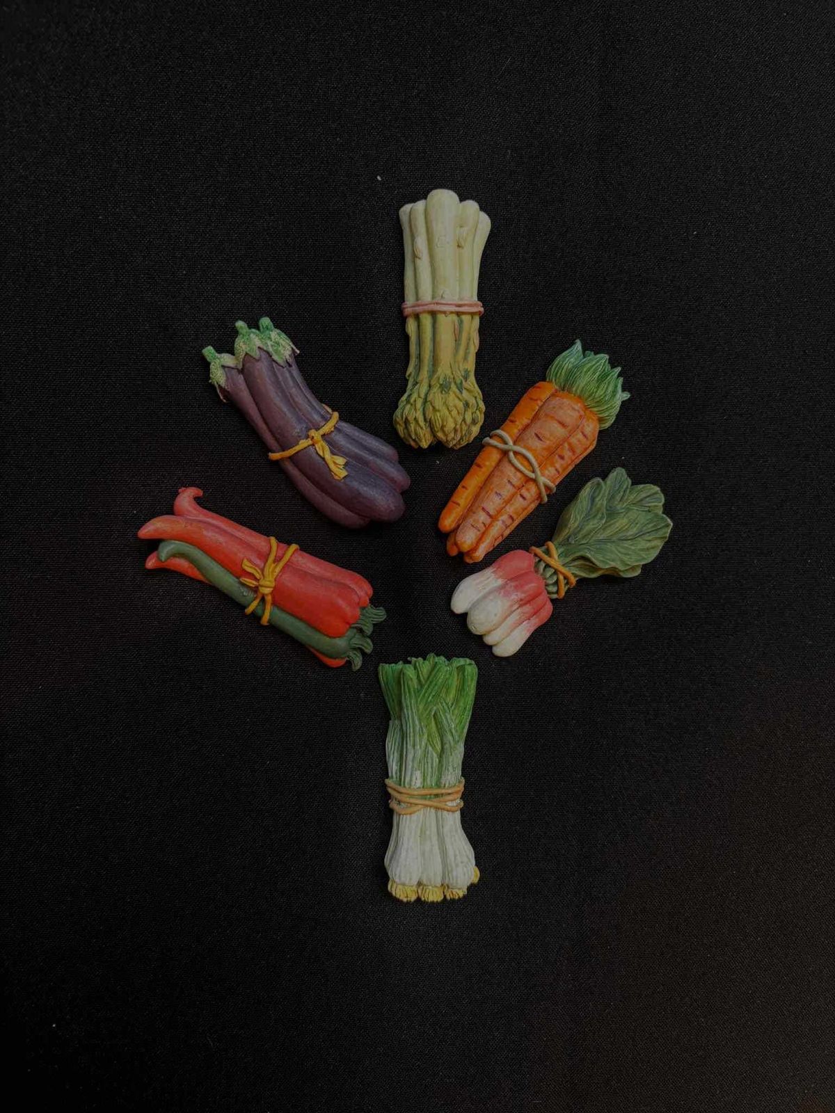 Messenleggers Set: Groentevormige Bestekleggers Van Resin, Vintage, Silea, Frankrijk