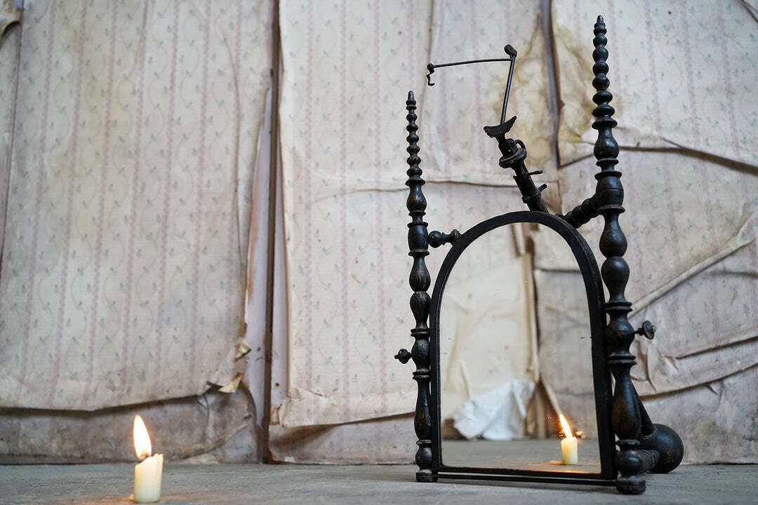 A Unique Early Victorian Ebonised & Bobbin Turned Adjustable Telescopic Table Mirror C.1850 photo Home Decor