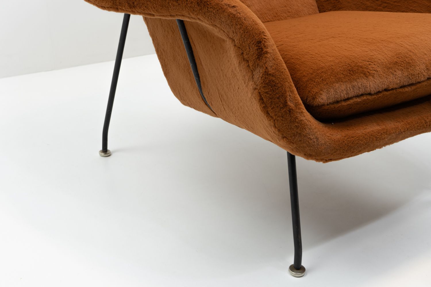 photo furniture Design Classic: Womb Chair, Saarinen For Knoll, 1960s