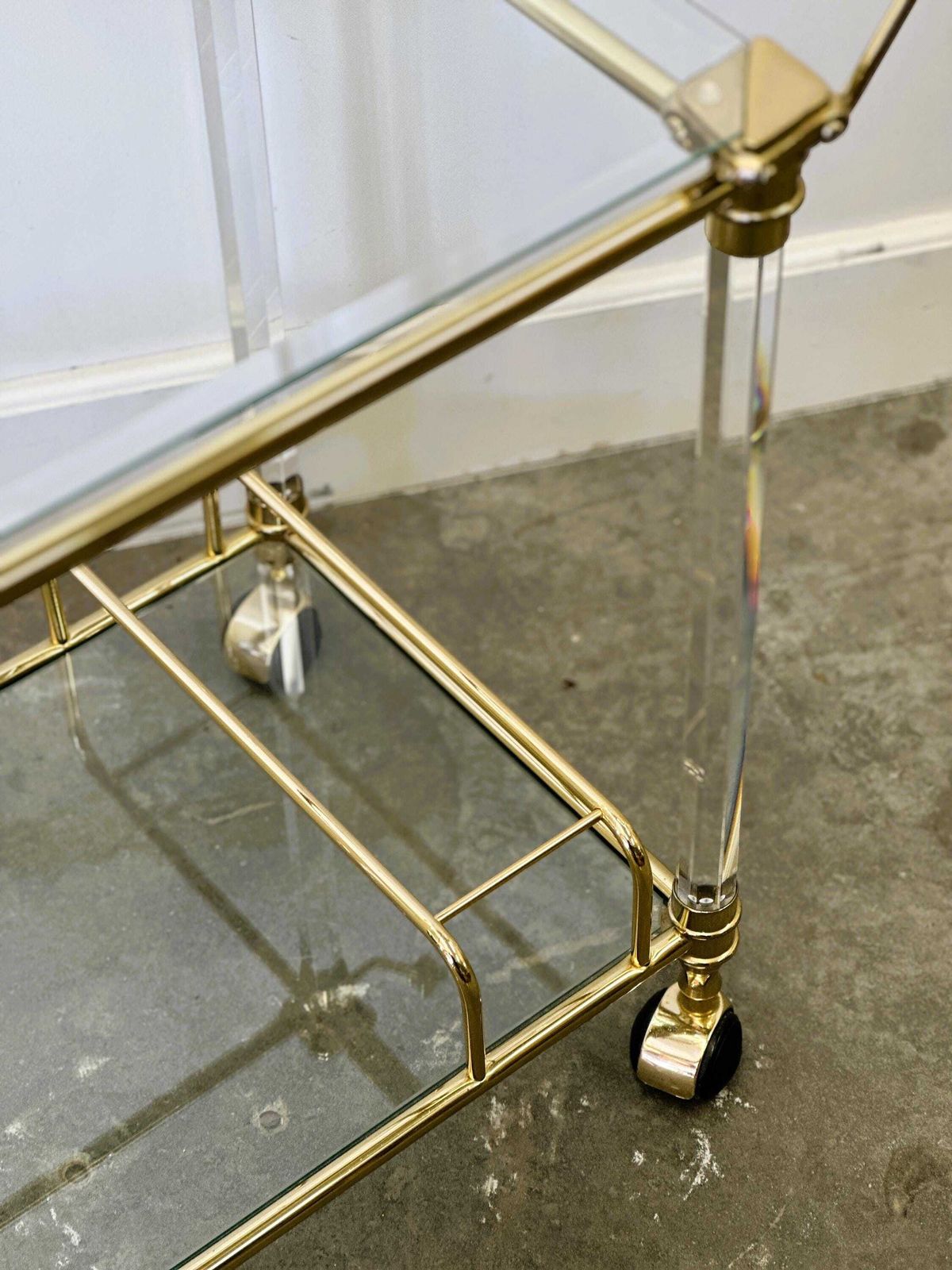 Hollywood Regency Bar Cart Van Lucite En Messing, Jaren 1980 photo 697.0