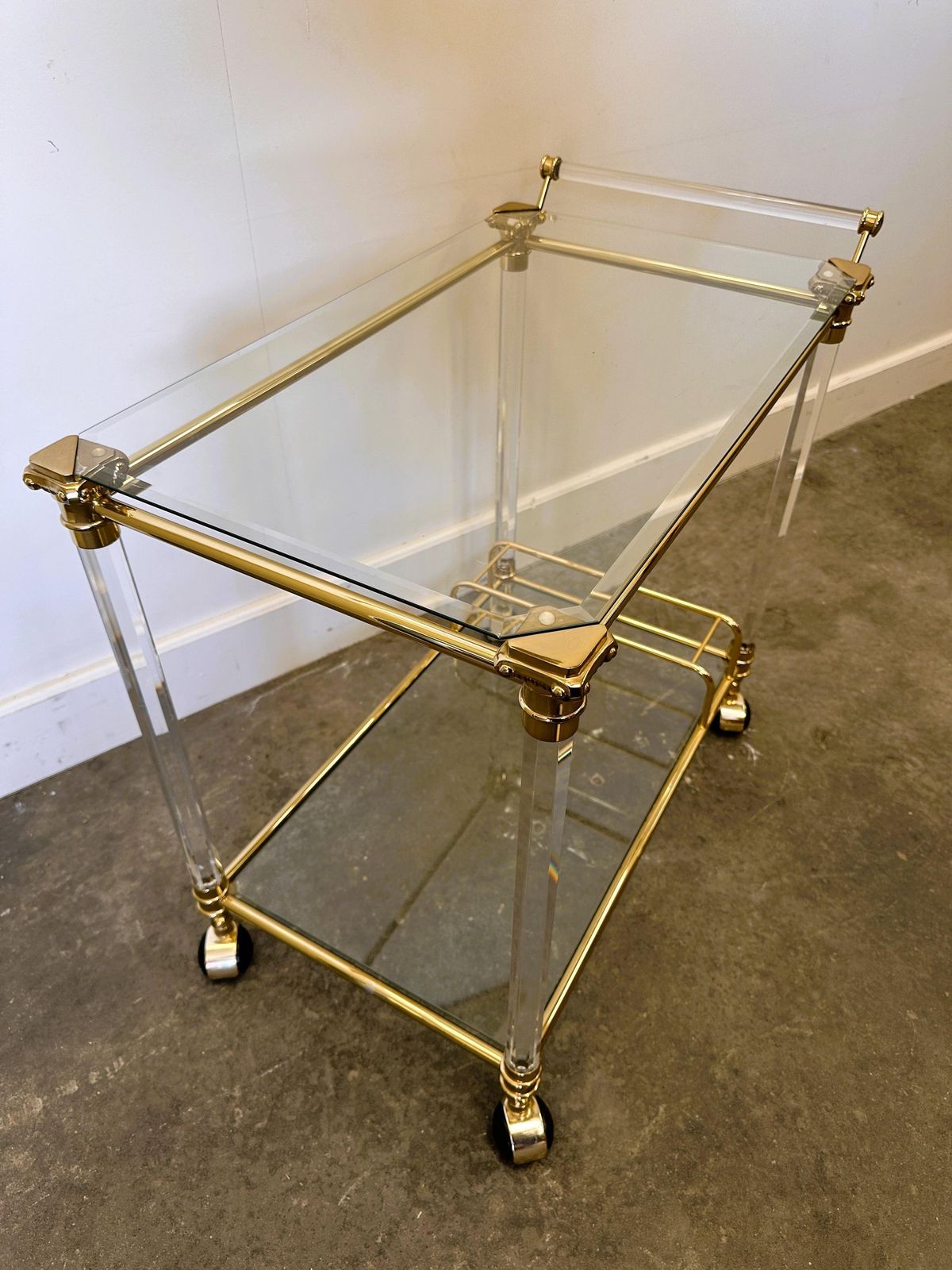 Hollywood Regency Bar Cart Van Lucite En Messing, Jaren 1980 photo vintage