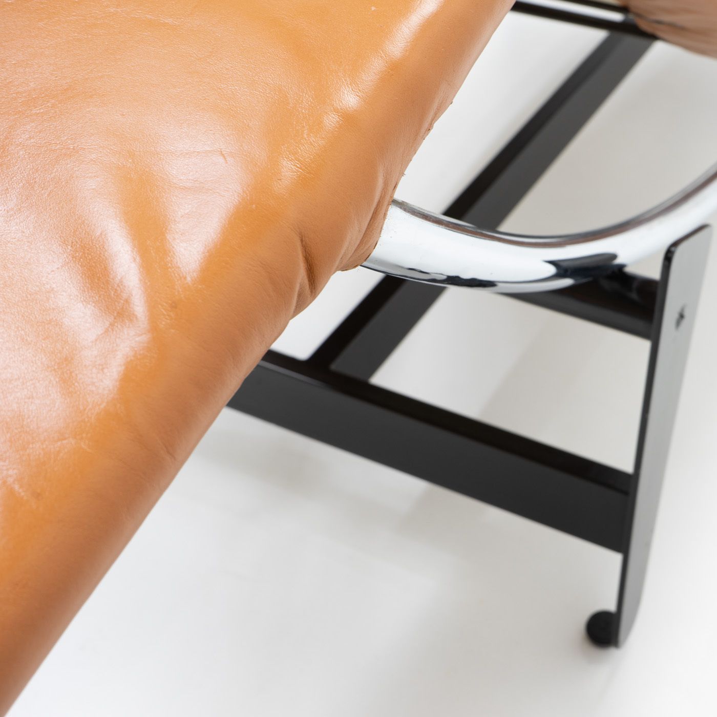 photo vintage Charlotte Perriand, Le Corbusier    Chaise Longue 2072 / B306 (Lc4) By Wohnbedarf, 1950s