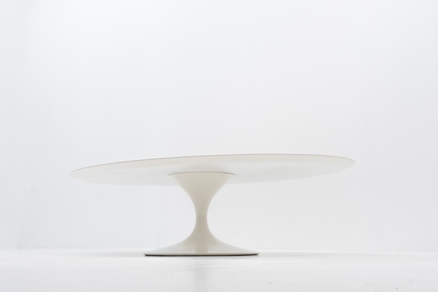 Saarinen Oval Coffee Table For Knoll International, 1970s photo vinterior