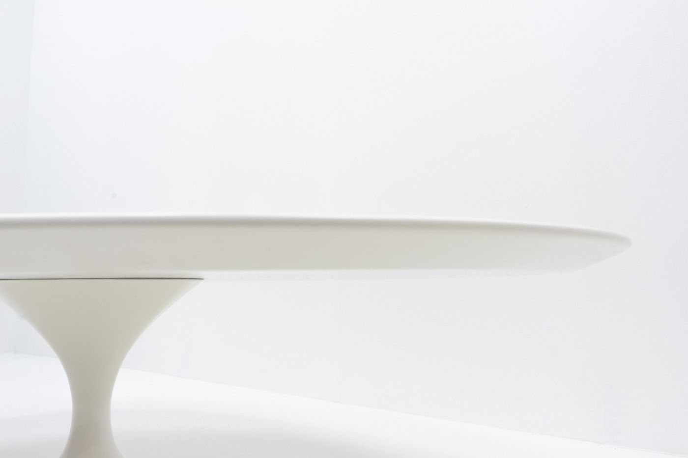 Saarinen Oval Coffee Table For Knoll International, 1970s photo vintage