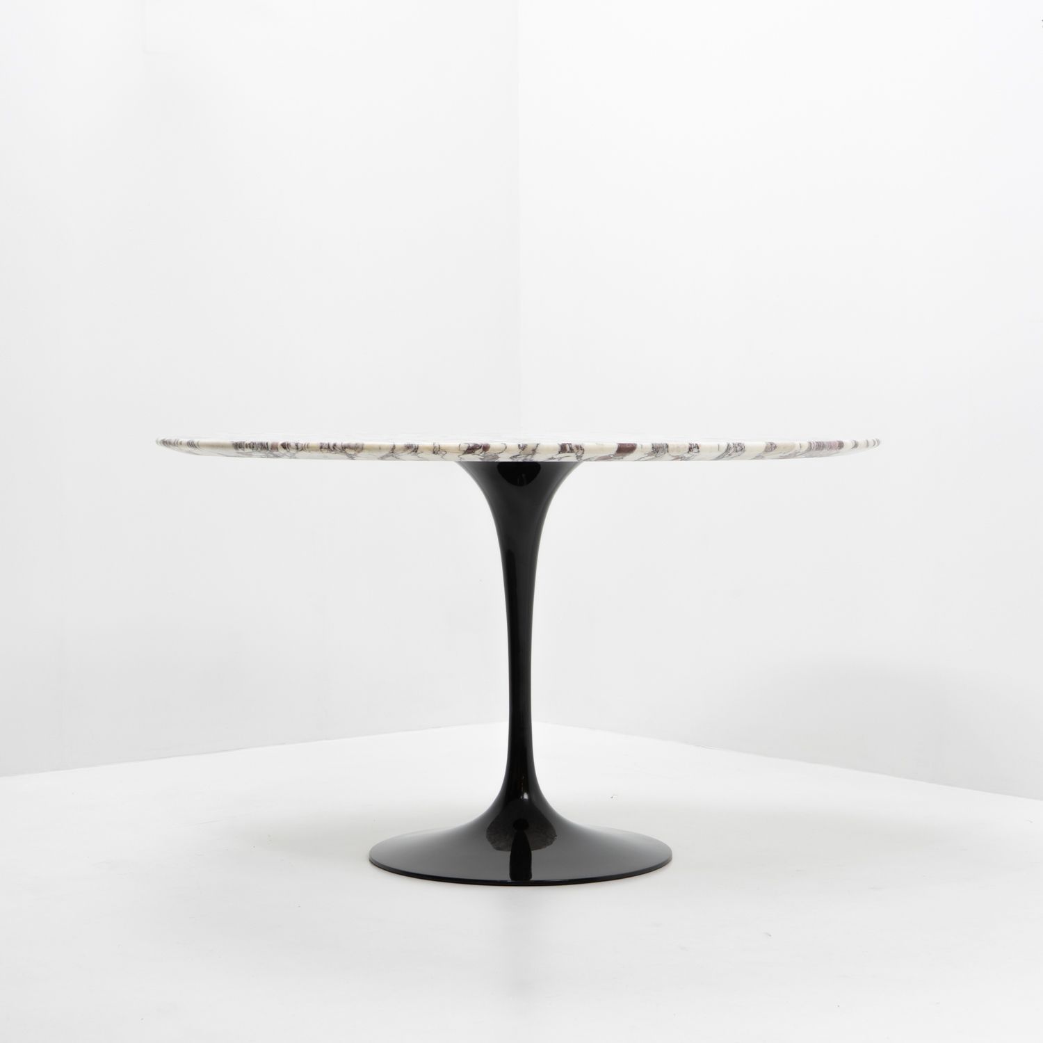 Round Calacatta Viola Marble Dining Table By Eero Saarinen For Knoll, 1970s photo furniture