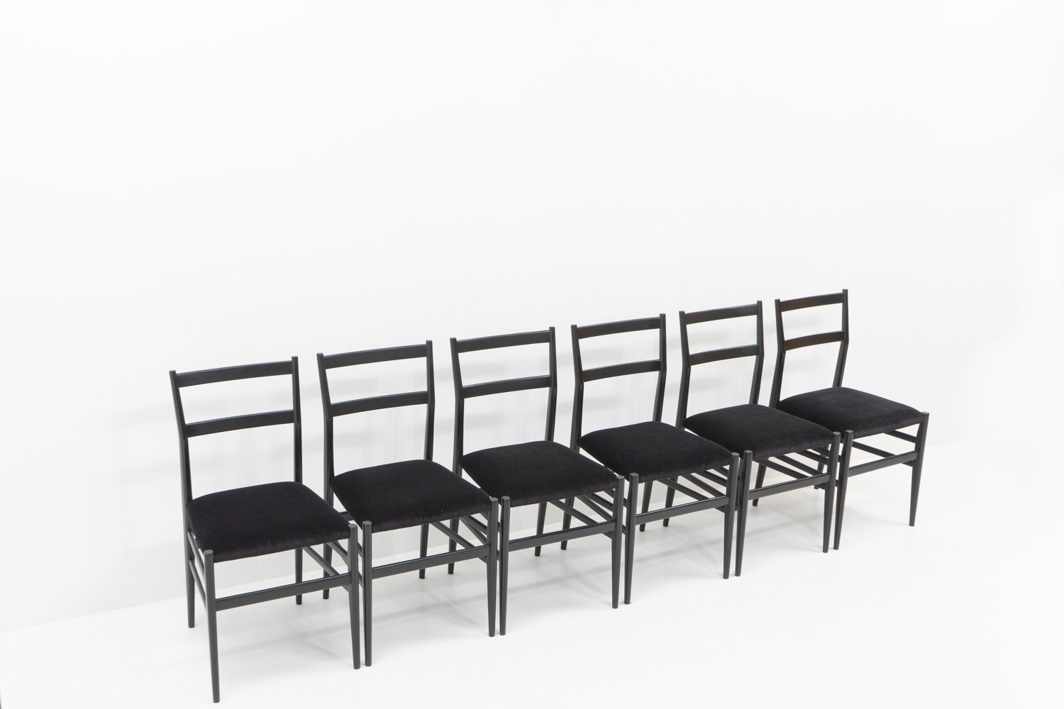 5600.0 Gio Ponti, Leggera Chairs For Cassina, 1970s – Set Of Six photo