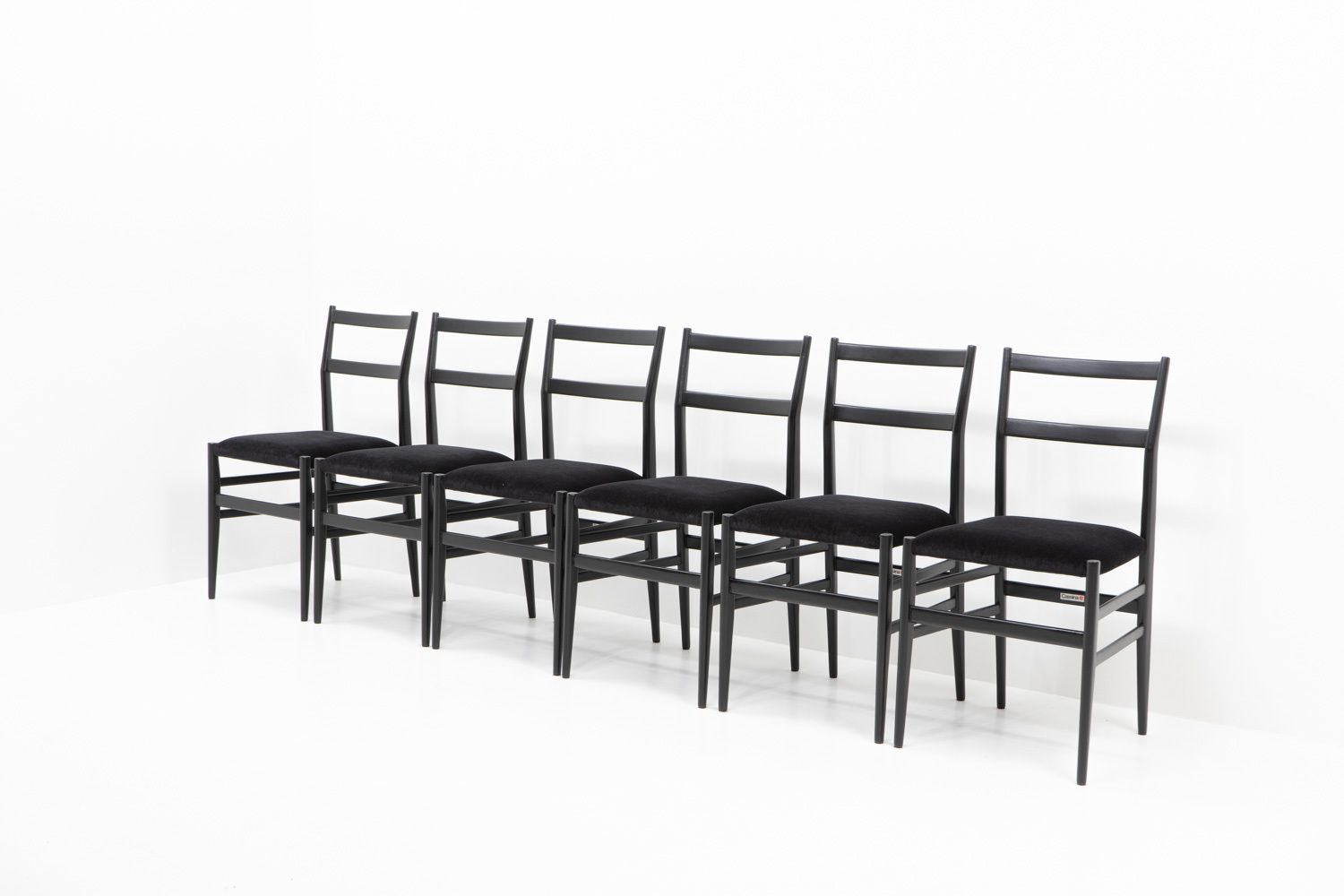 photo vinterior Gio Ponti, Leggera Chairs For Cassina, 1970s – Set Of Six