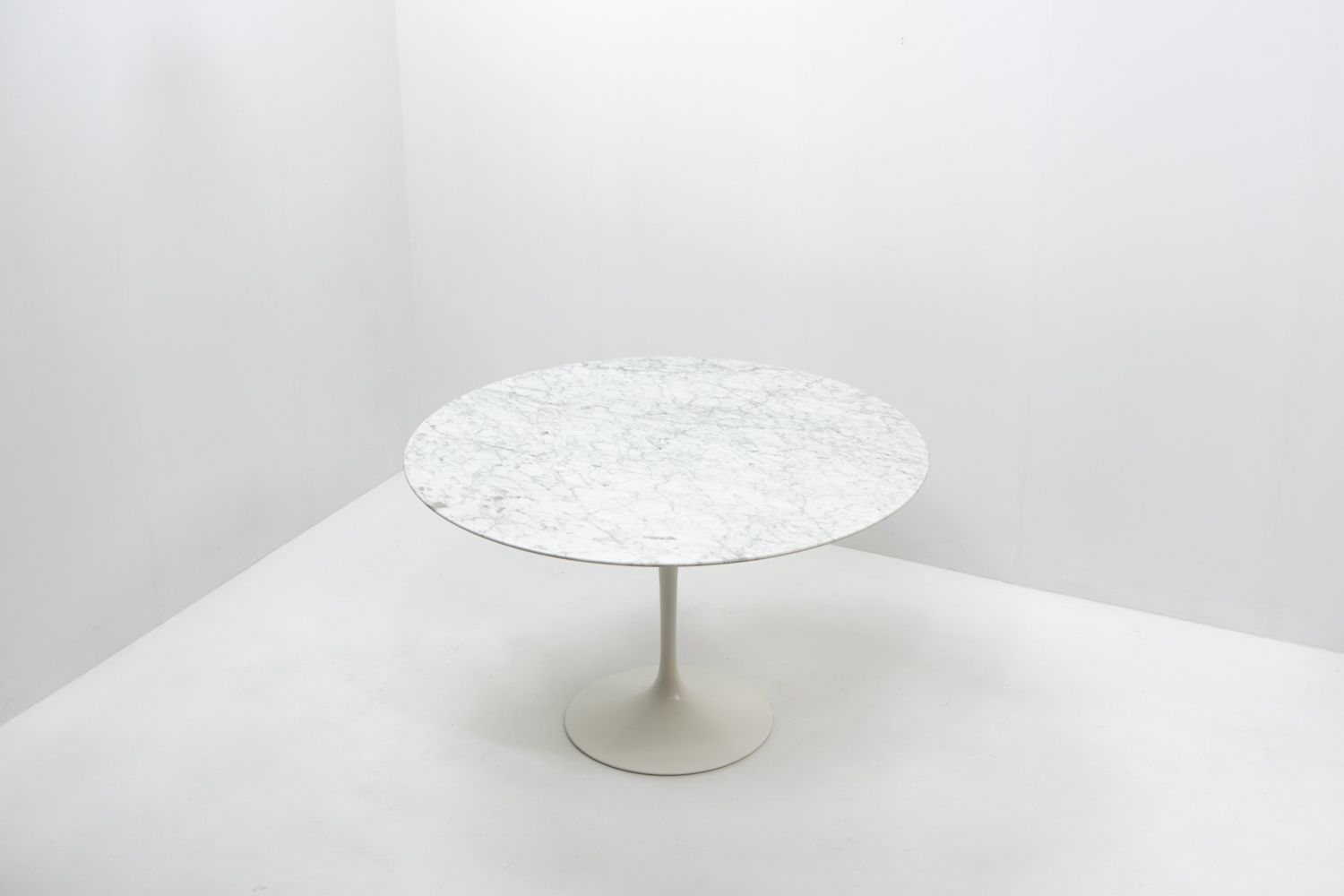 Saarinen Round Marble Dining Table For Knoll, 1970s photo 4300.0