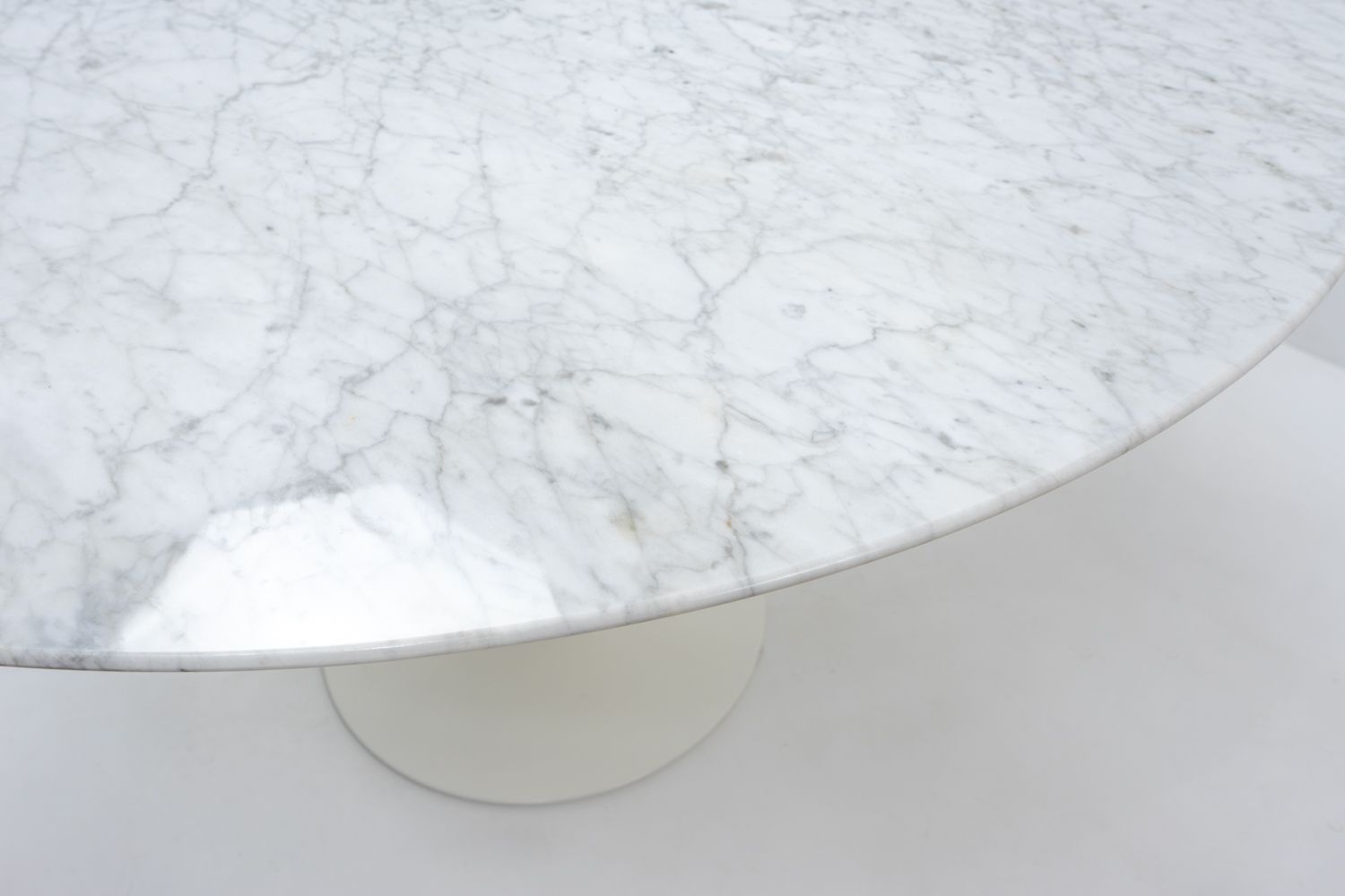 Saarinen Round Marble Dining Table For Knoll, 1970s photo vintage