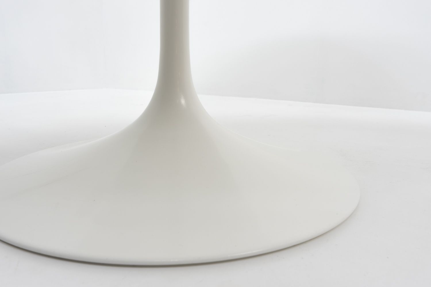 photo buy Saarinen Round Marble Dining Table For Knoll, 1970s