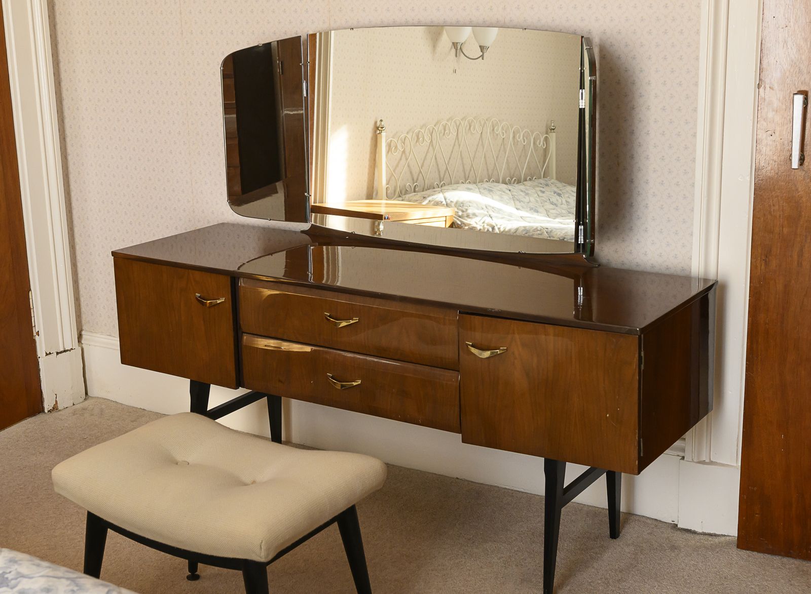 A Superb Walnut Veneered Dressing Table By Meredew photo furniture