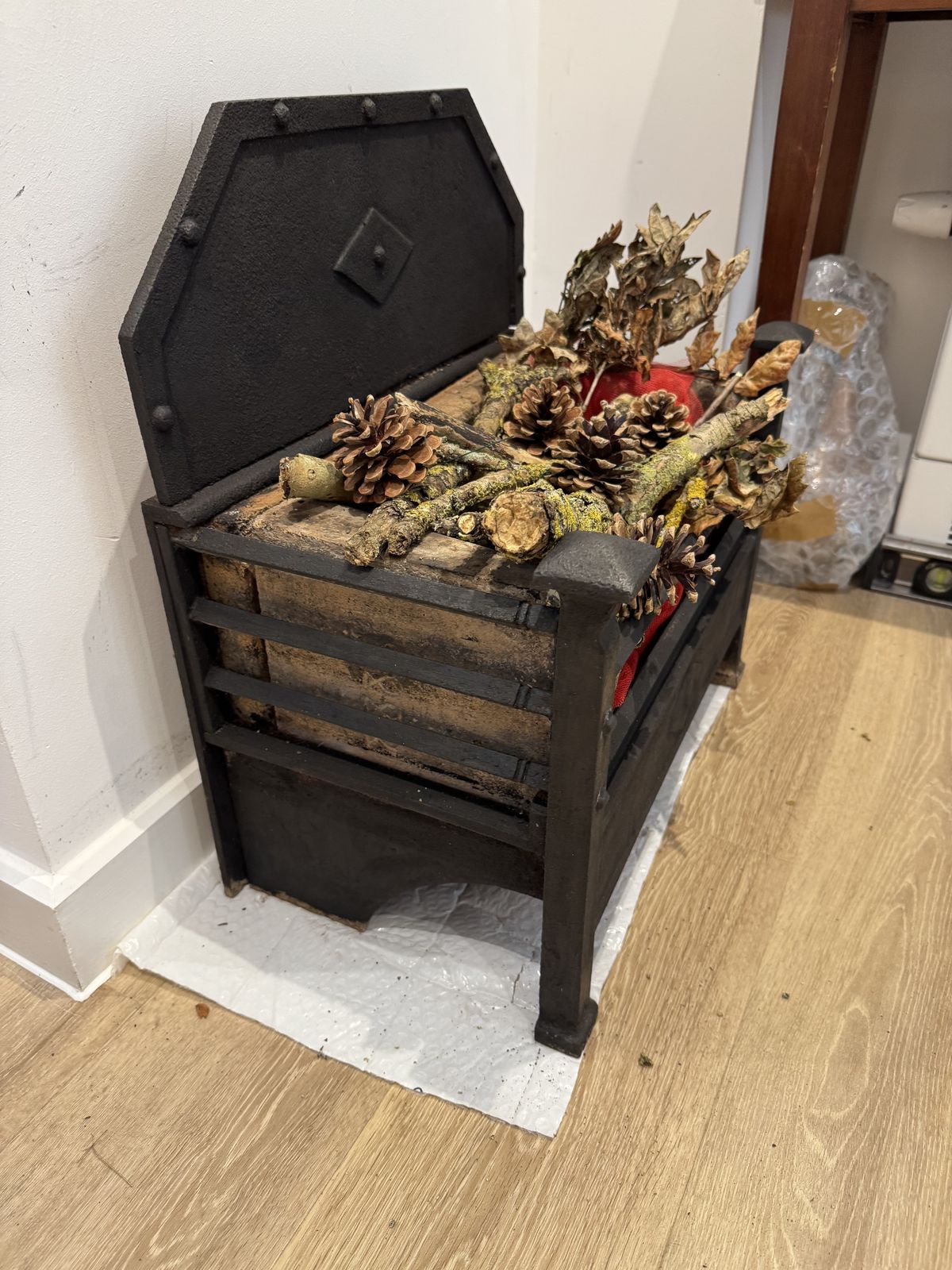 Vintage Cast Iron Fire Grate With Original Fire Bricks – Early 20th Century Further Reductions: photo furniture