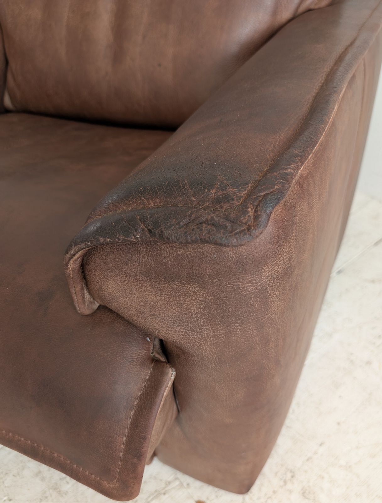 Furniture Large Vintage Dutch Mid Century Buffalo Leather Armchair By Leolux, 1970s photo