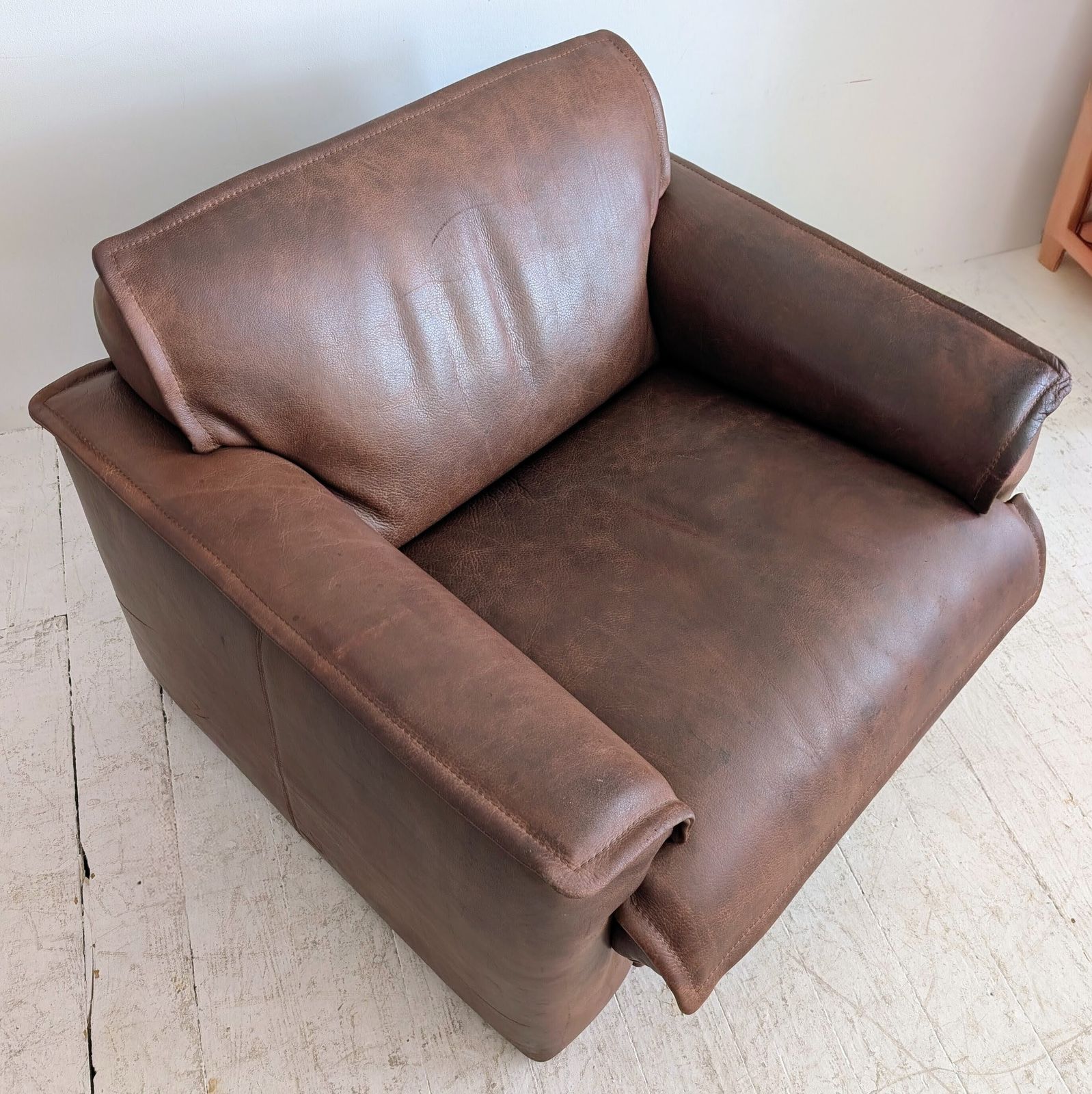 photo buy Large Vintage Dutch Mid Century Buffalo Leather Armchair By Leolux, 1970s