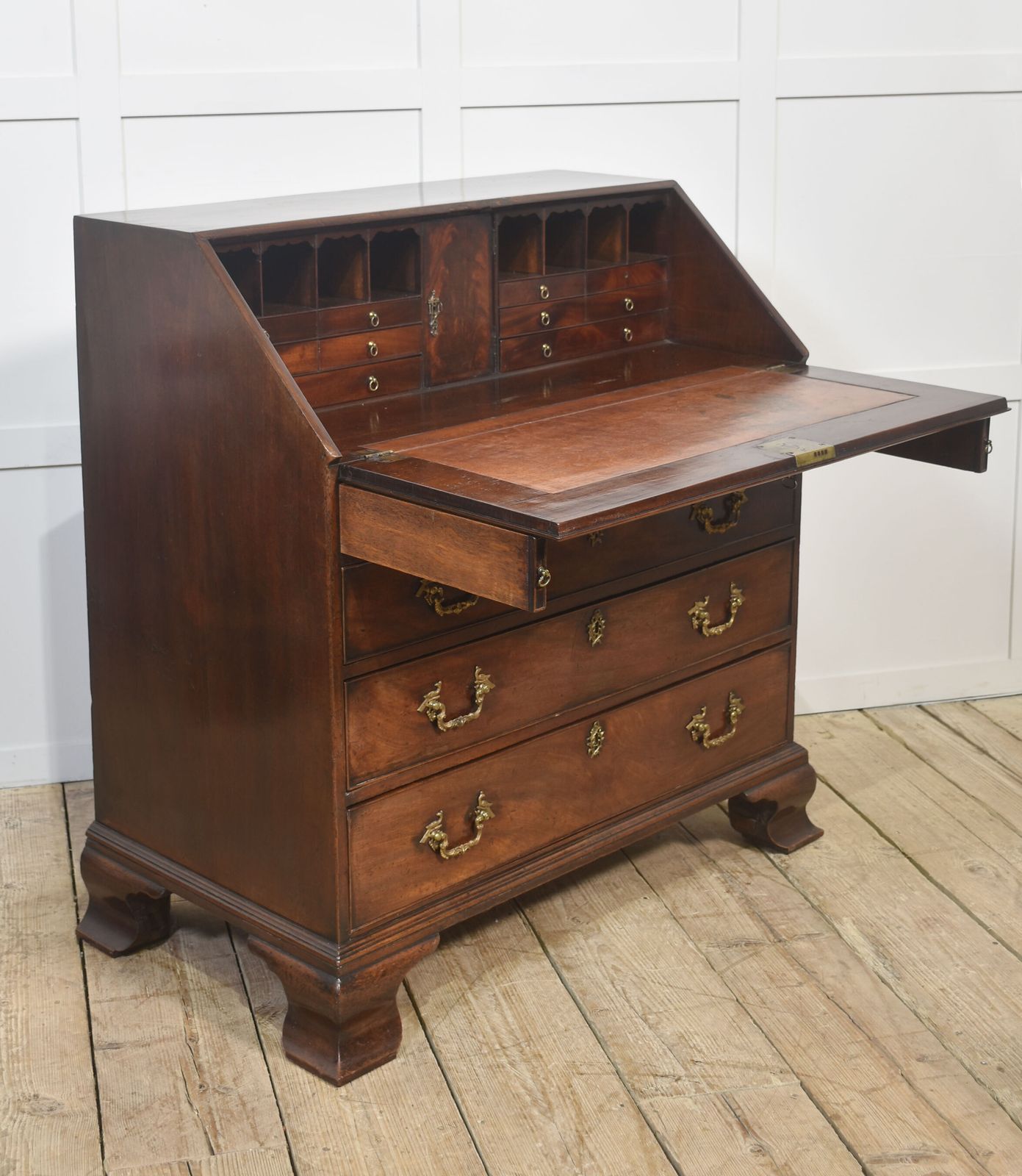 George III Mahogany Bureau photo vinterior