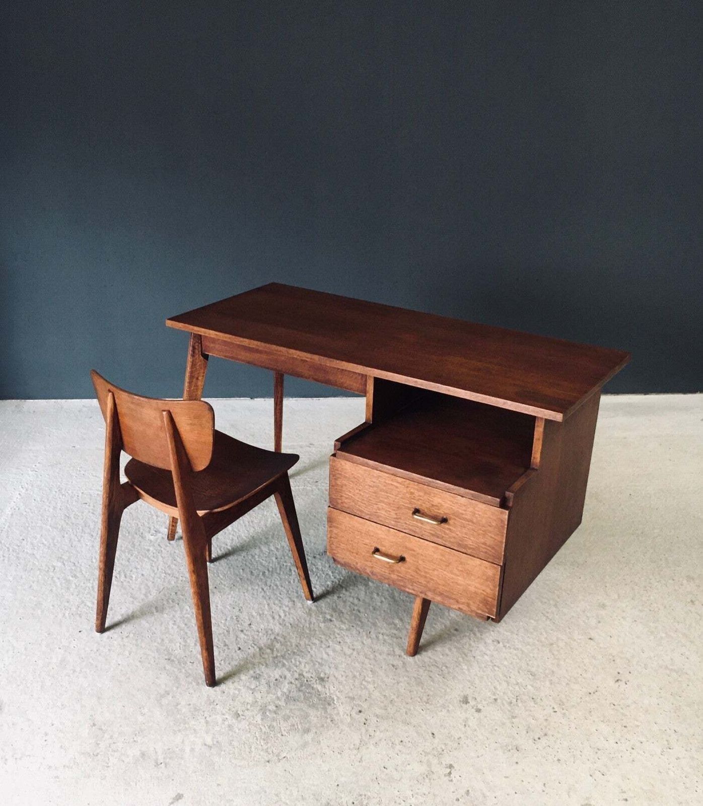 3000.0 Modernistisch Schrijfbureau Uit De Wederopbouwperiode, Frankrijk, Ca. Jaren 1950 photo