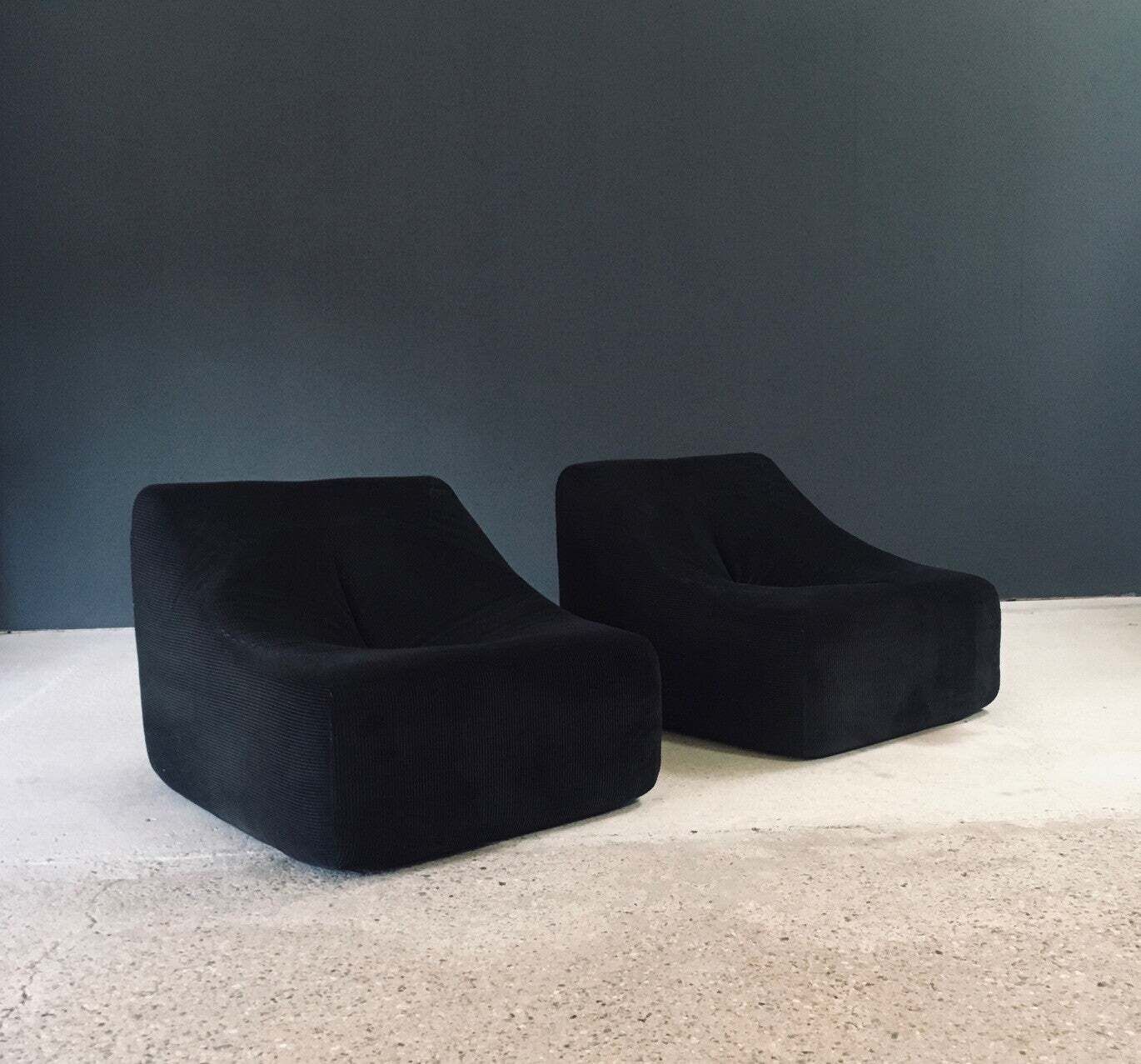 photo vinterior 1970's Midcentury Modern French Design Corduroy Lounge Chair Set