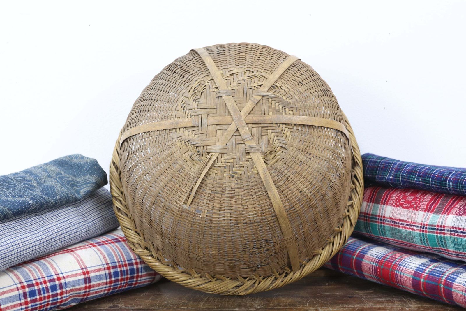 Mid 20th Century Handwoven Okimono Kago Style Japanese Basket (1) photo vinterior