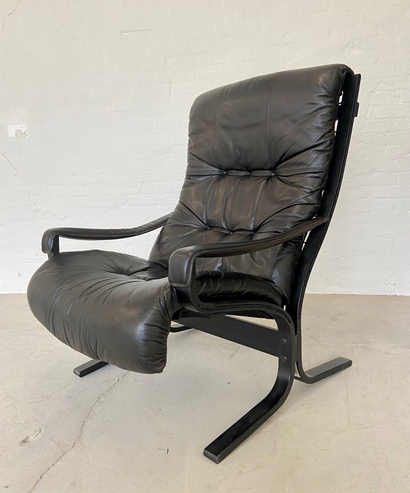 Vintage Mid Century  Scandinavian Black Leather Lounge Chair By Ingmar Relling photo Furniture