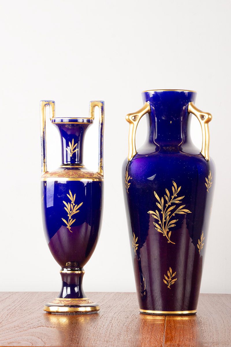 Grand vase de style néoclassique en porcelaine, motifs bleu cobalt et or, manufacture Pinon Heuzé, 1930. photo vinterior