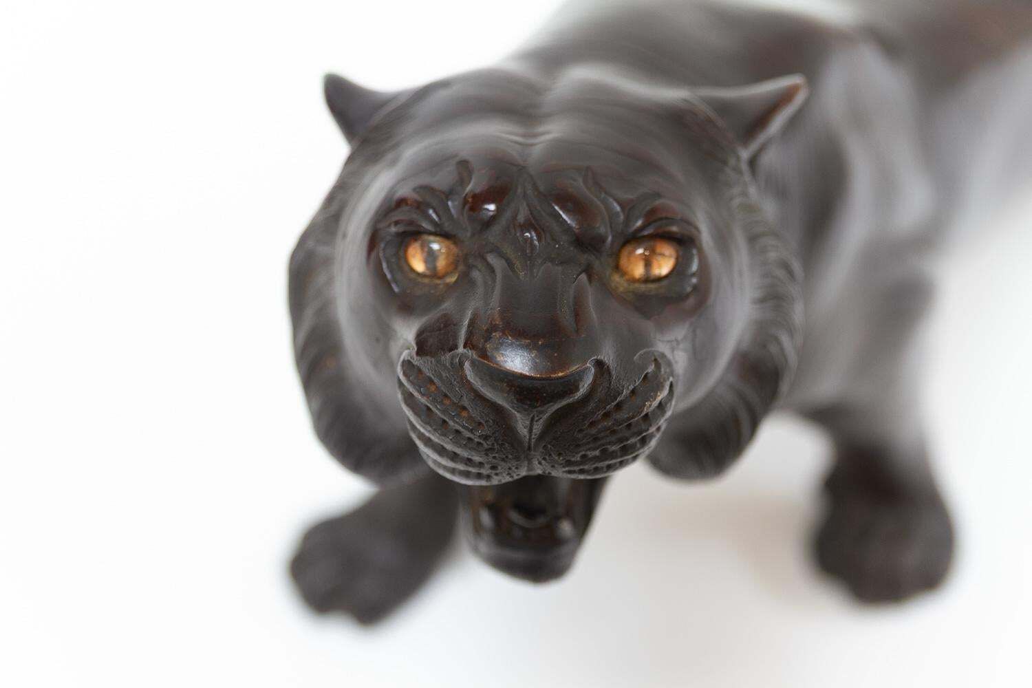 photo vinterior Japanese Meiji Bronze Tiger Sculpture, 1900s.