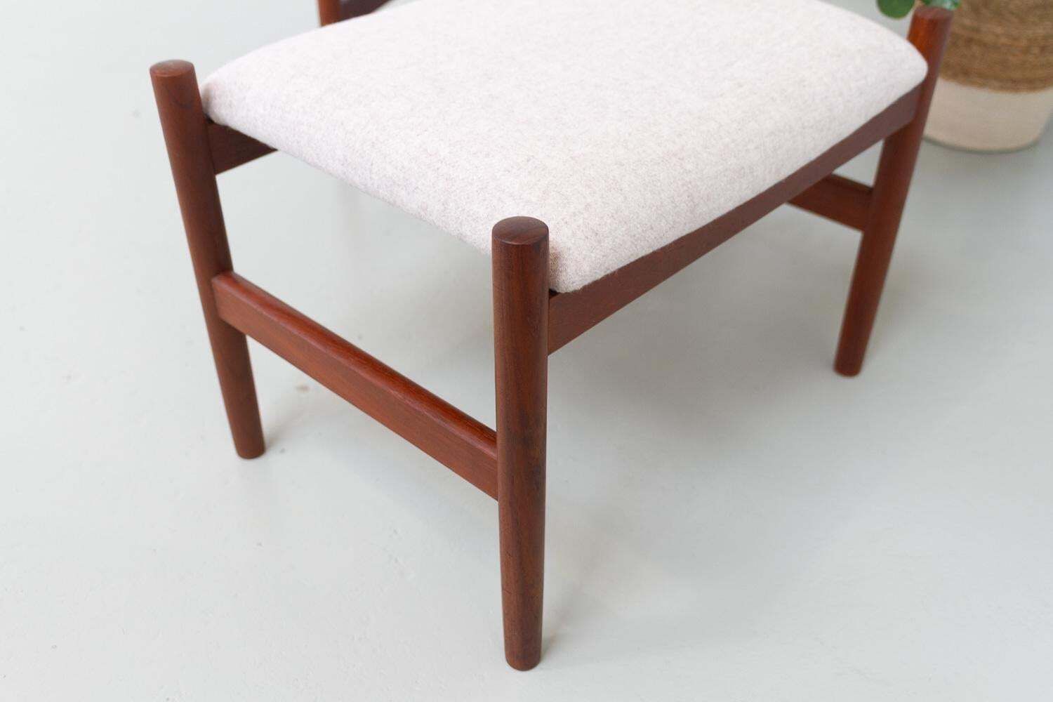 photo vintage Danish Modern Teak And Wool Ottomans By Hugo Frandsen, 1960s, Set Of 2