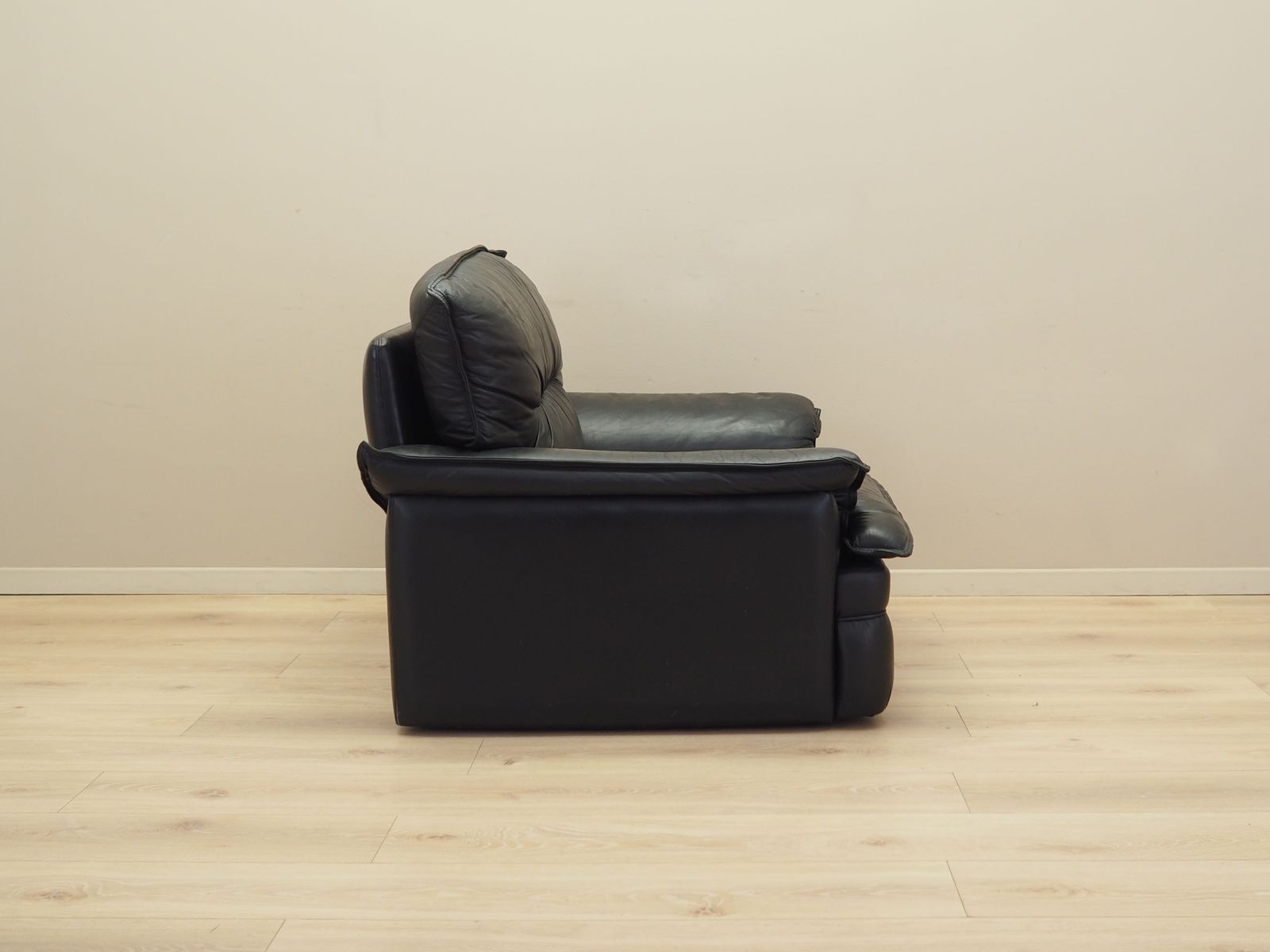 photo for sale Leather Armchair, Italian Design, 1960s, Production: Italy