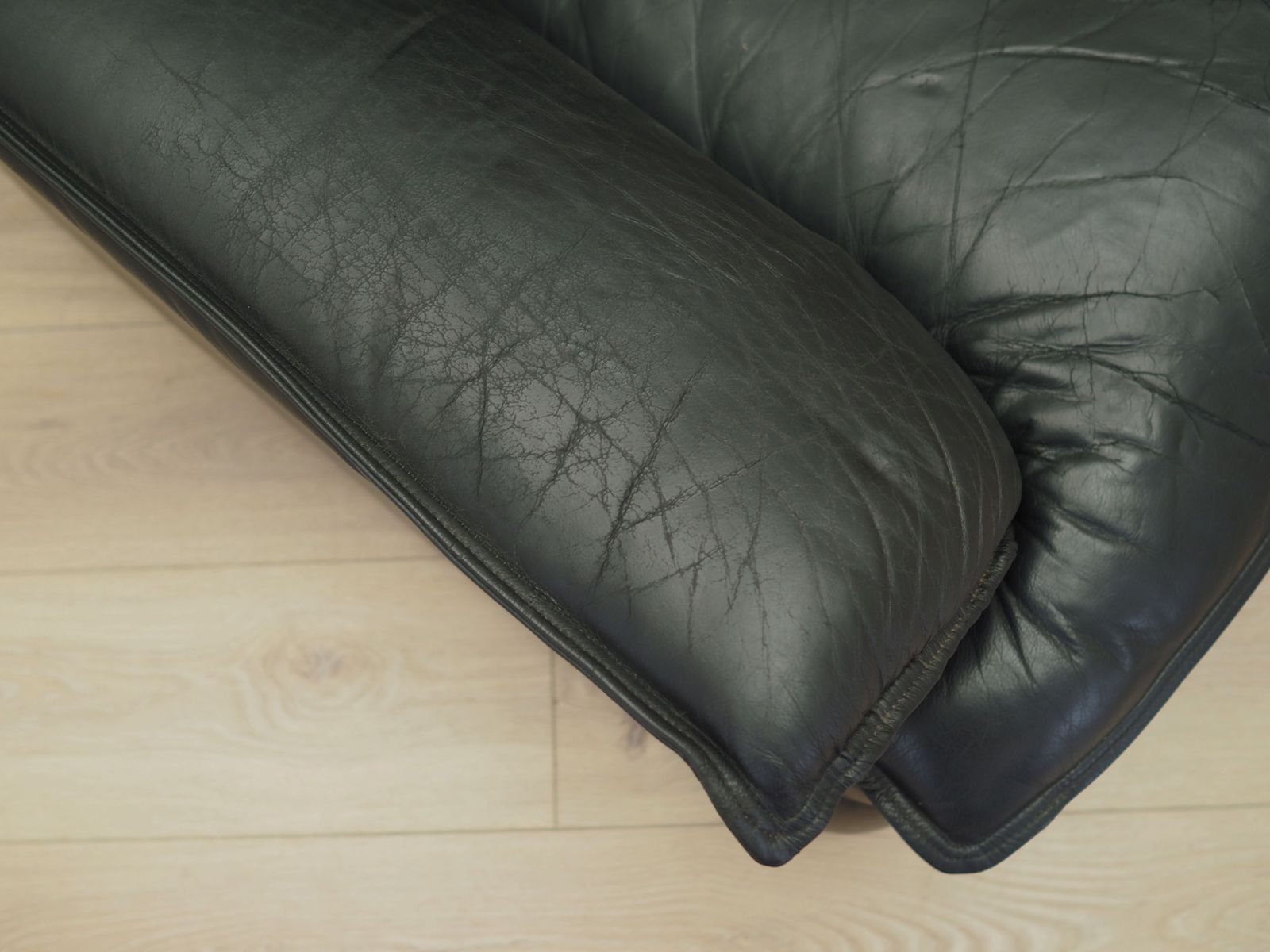 photo buy Leather Armchair, Italian Design, 1960s, Production: Italy