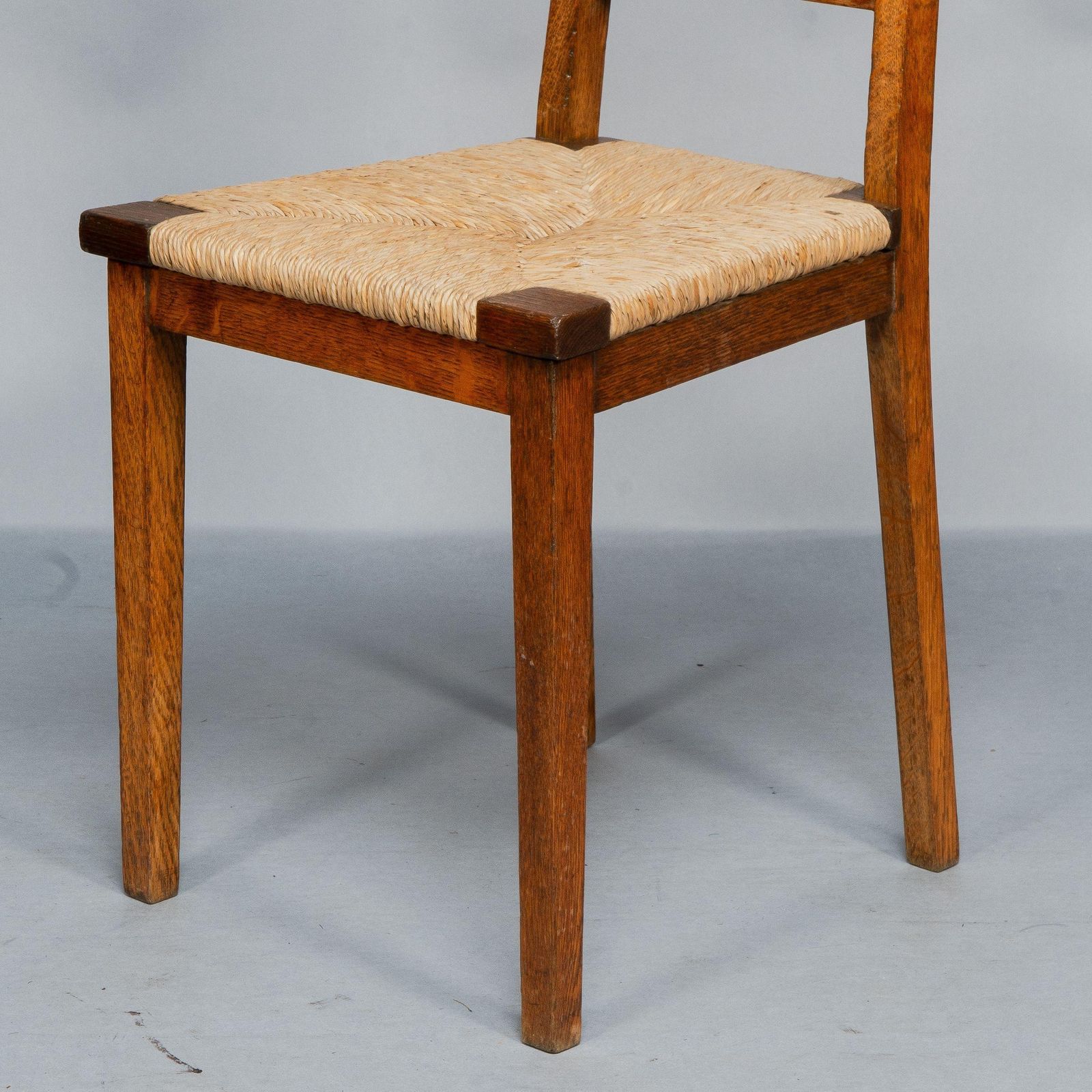 photo vintage Wylie & Lochhead. Pair Of Arts & Crafts Oak Side Chairs