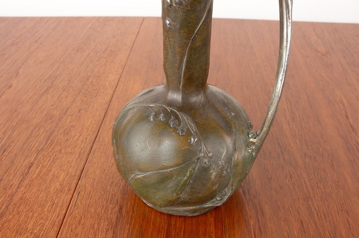 photo furniture Vase Art Nouveau en étain massif, patine bronze, par Louis Chalon, 1910.