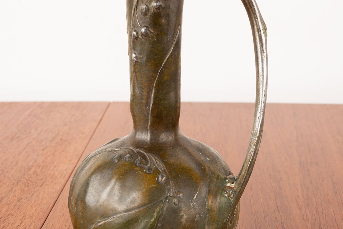 1400.0 Vase Art Nouveau en étain massif, patine bronze, par Louis Chalon, 1910. photo