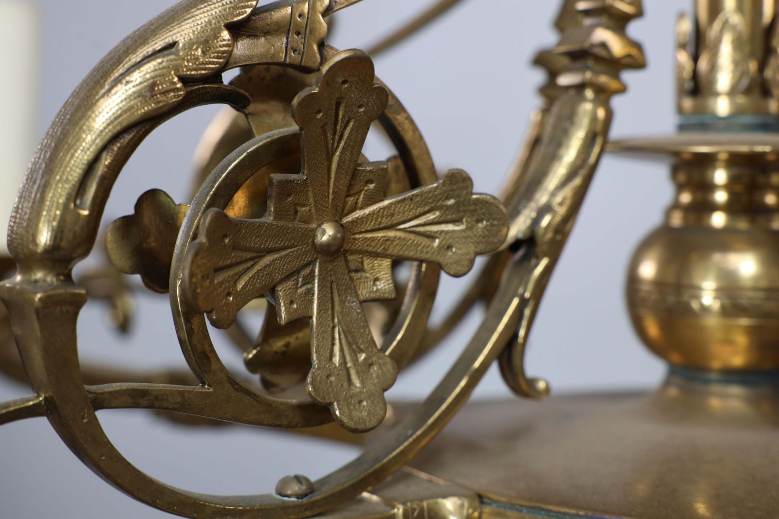 photo vinterior DR Christopher Dresser (Manner). An Aesthetic Movement Brass Five Arm Chandelier