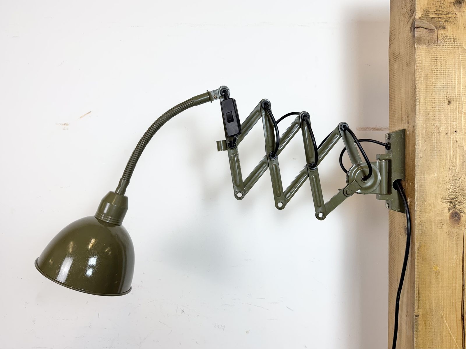 Green Industrial Military Gooseneck Scissor Wall Lamp From Elektroinstala, 1960s photo 269.0