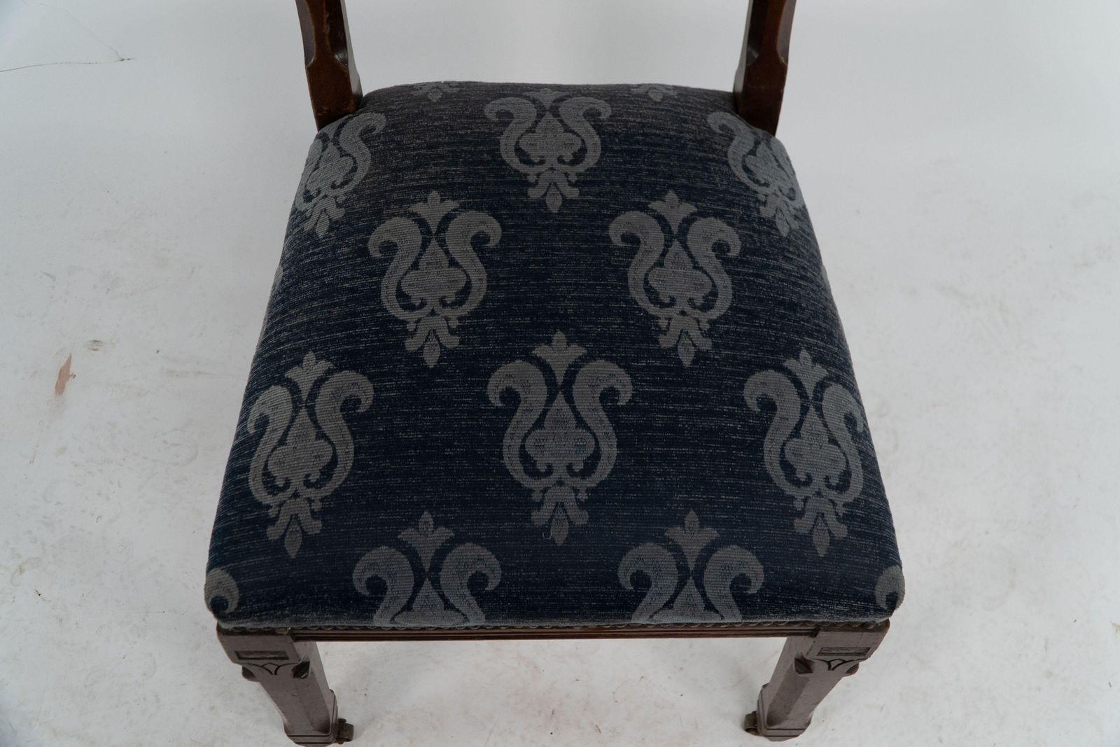 A Set Of Four Aesthetic Movement Oak Dining Chairs With Carved Decoration photo buy