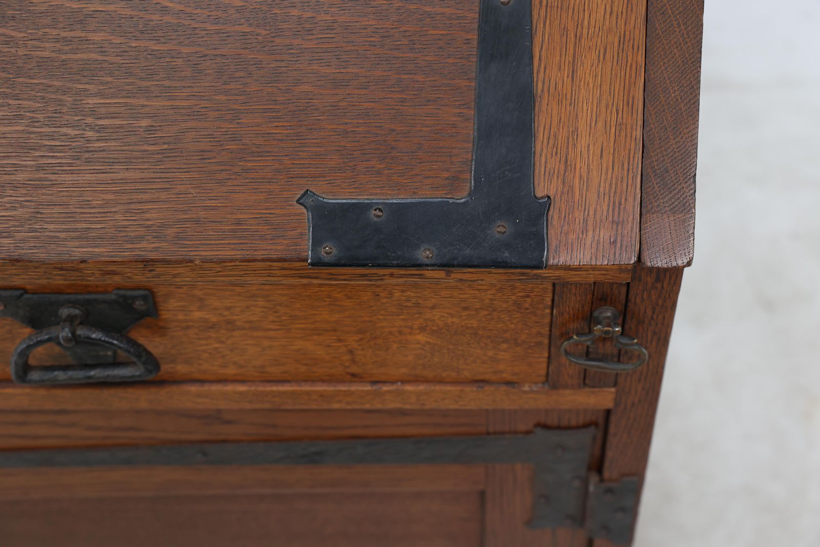 photo vinterior Leonard Wyburd For Liberty & Co. An Arts & Crafts Oak Bureau With Iron Hinges