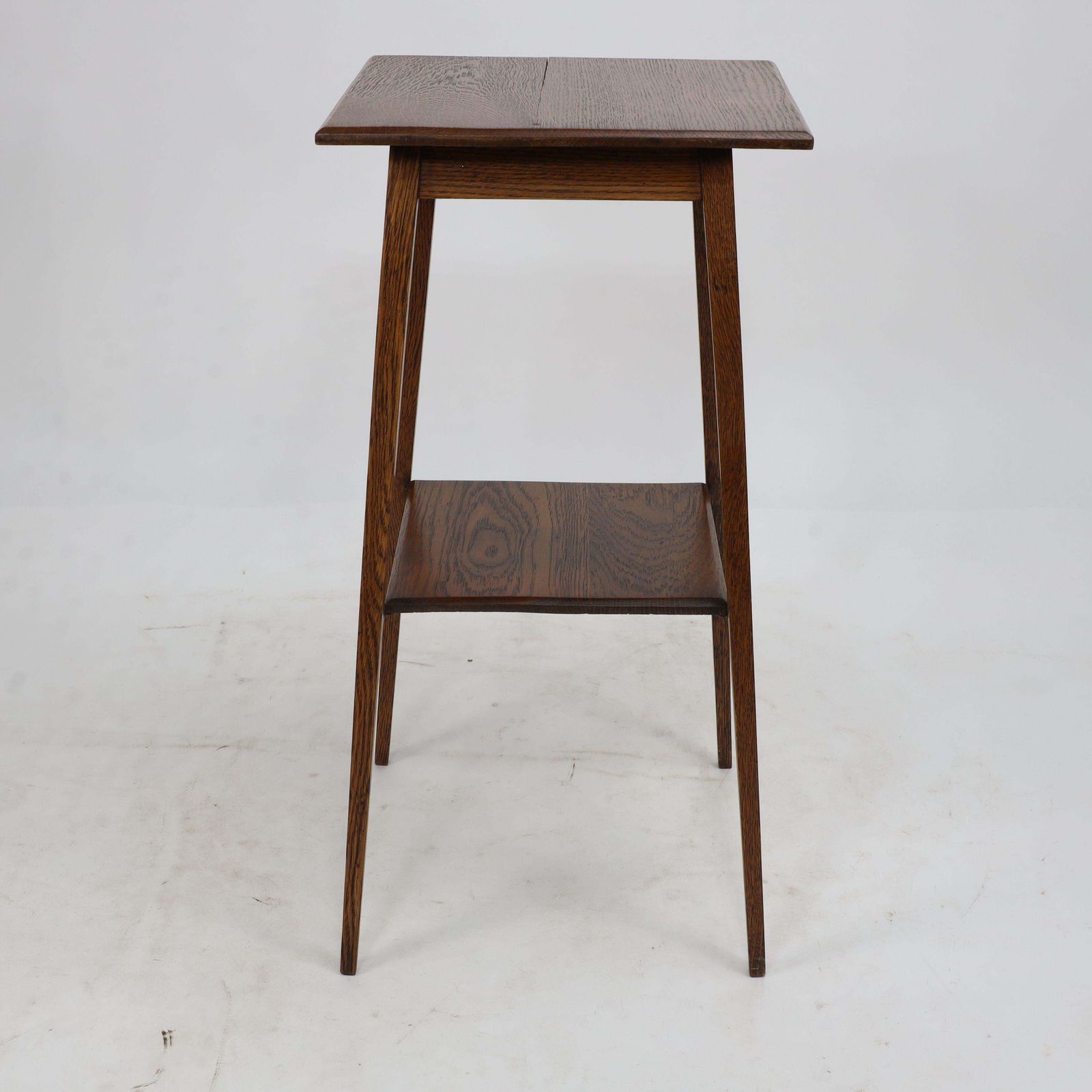 Waring And Gillow. A Good Quality Little Arts And Crafts Oak Sidetable photo 867.0