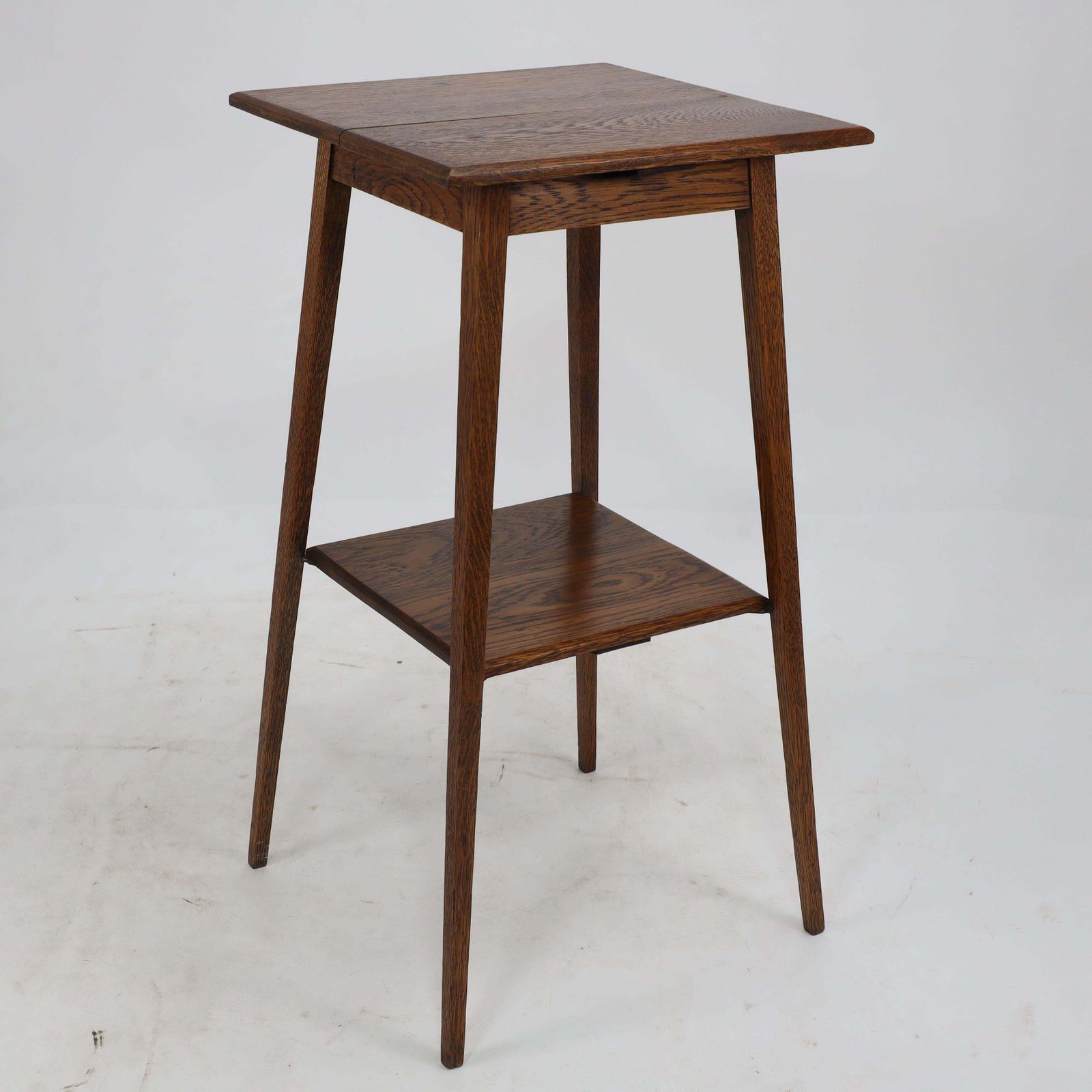 Waring And Gillow. A Good Quality Little Arts And Crafts Oak Sidetable photo vintage