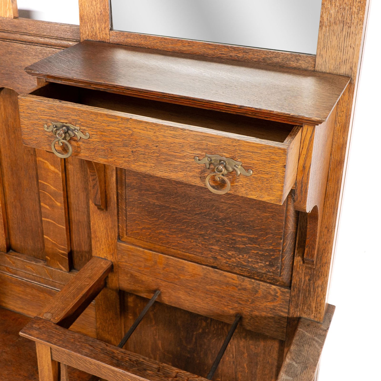 photo vintage Shapland And Petter. A Good Arts And Crafts Oak Hall Stand