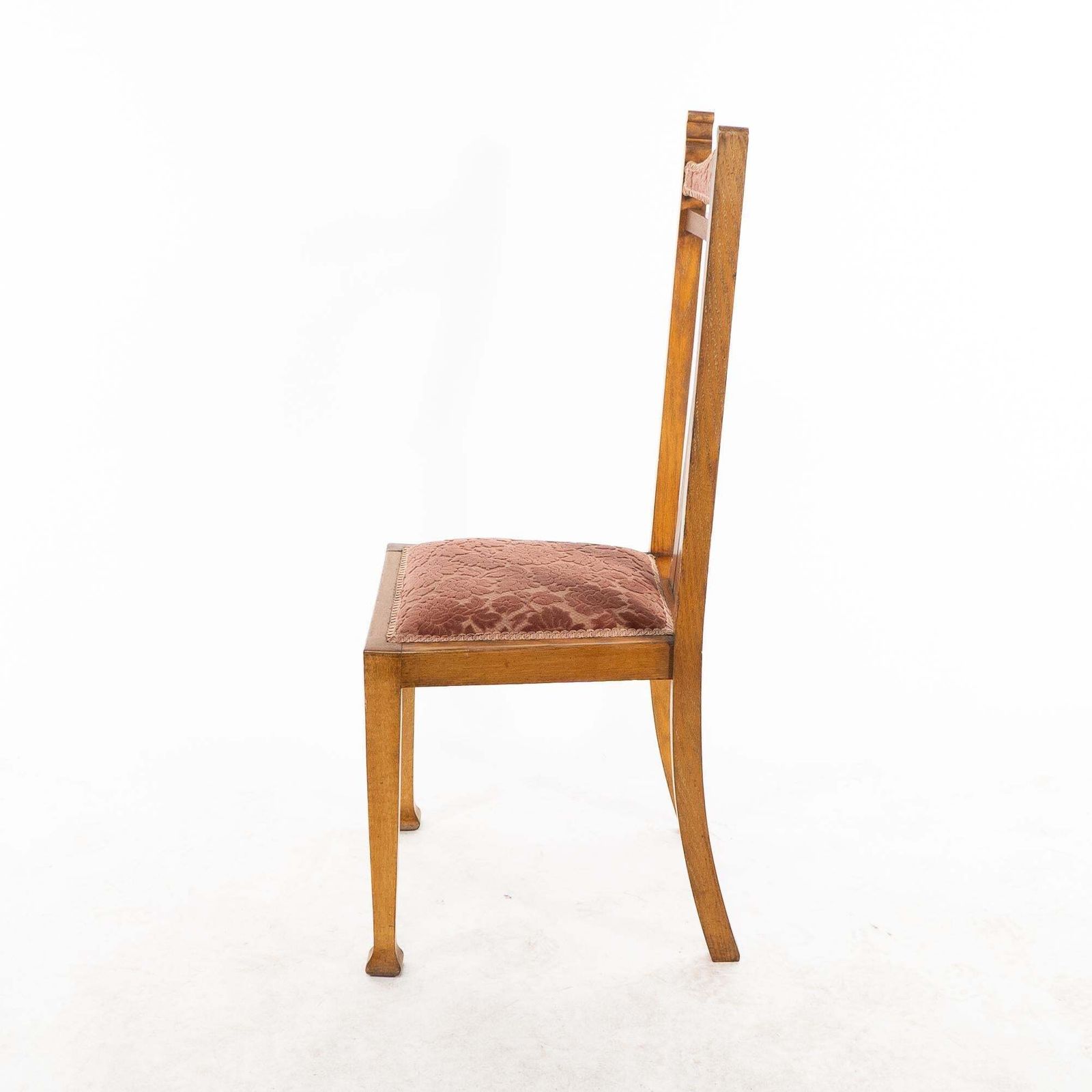 photo vintage Wylie And Lochhead Glasgow. A Set Of Six Arts And Crafts Oak Dining Chairs