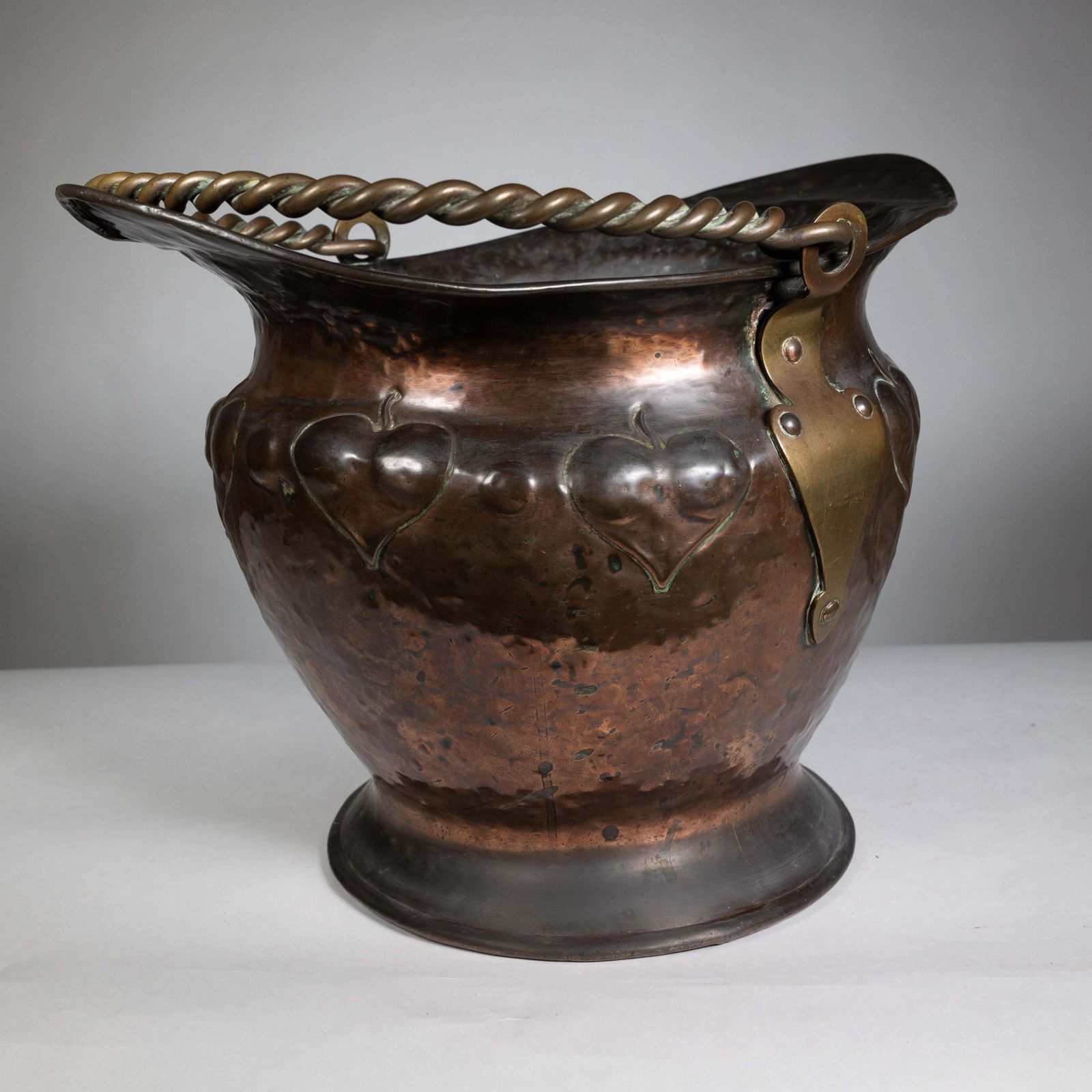 Arts & Crafts Copper Coal Bucket W. Repousse Leaf Decoration & Rope Twist Handle photo 688.0