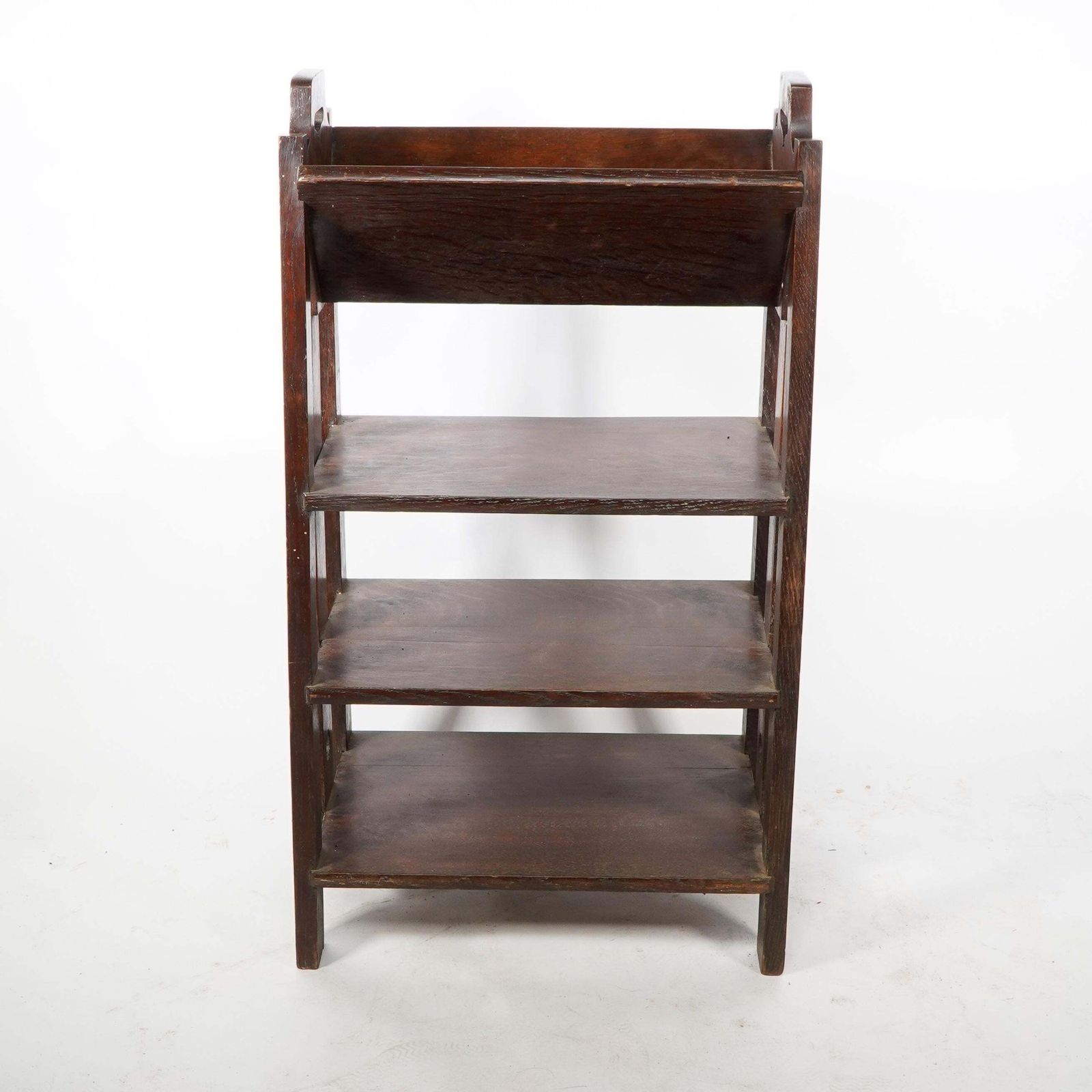 Lakeside Craft Shop. An American Arts And Crafts Oak Bookcase photo 969.0