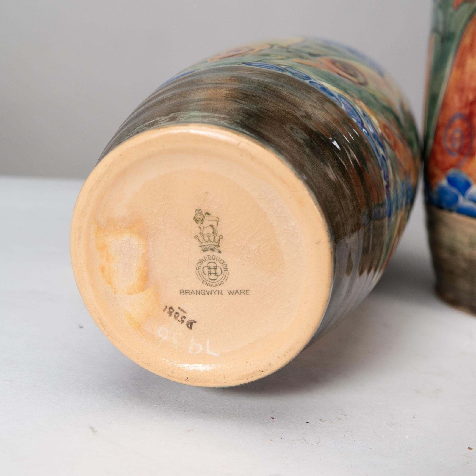 photo vinterior Frank Brangwyn For Royal Doulton. A Pair Of Hand Painted Vases