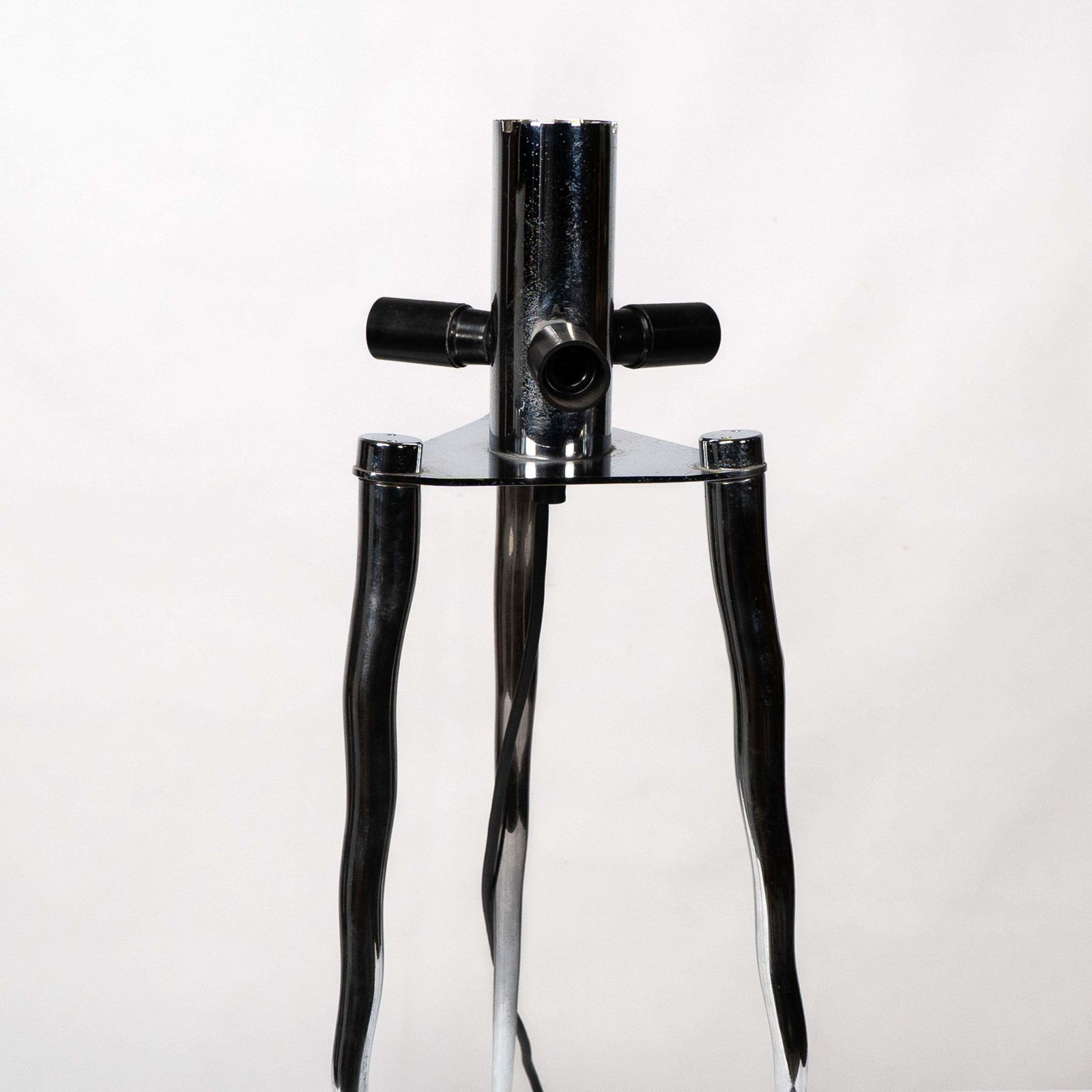 photo vinterior Gerald Thurston In The Style Of. A Mid Century Tripod Polished Steel Table Lamp