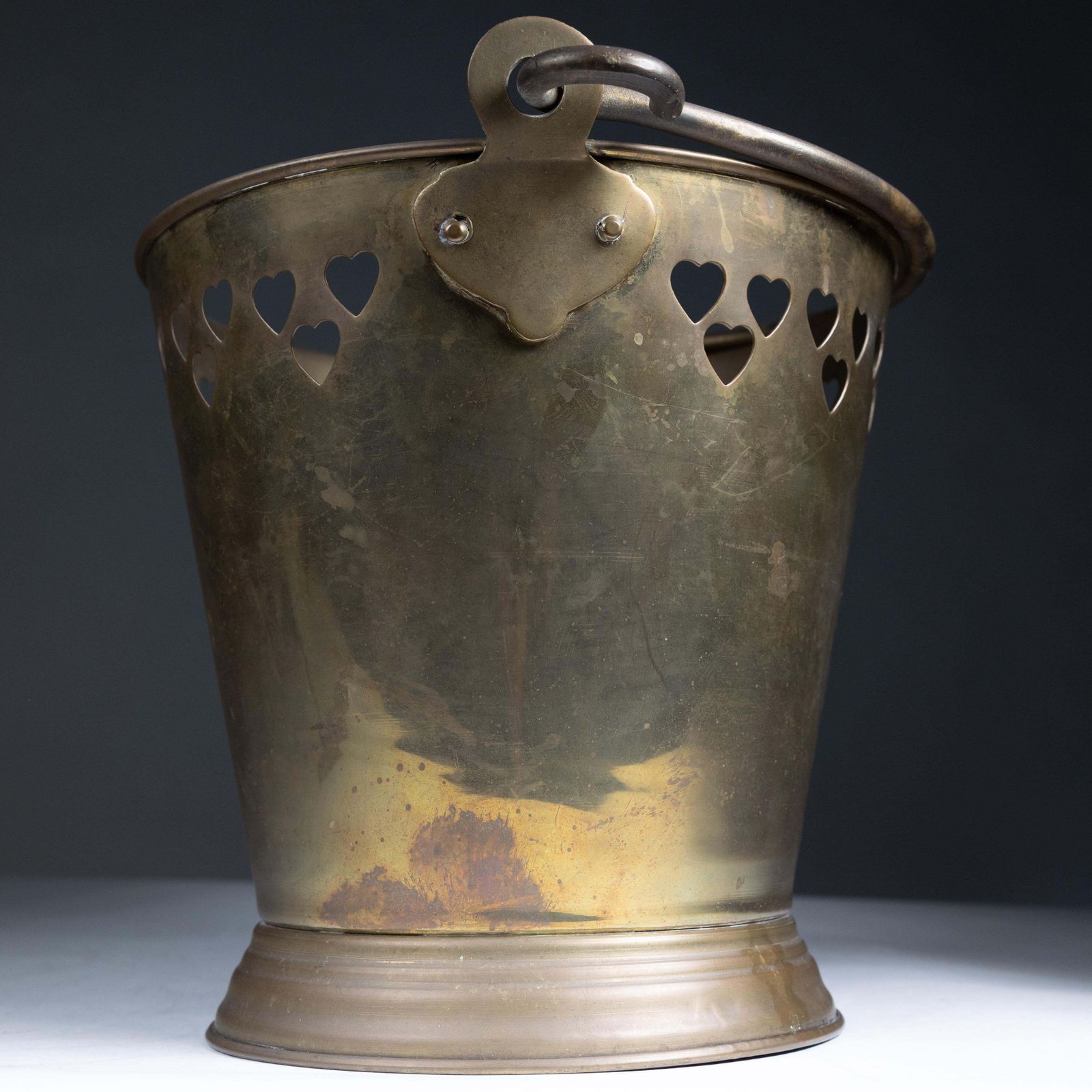 photo vintage An Arts & Crafts Brass Champagne Bucket With Pierced Voysey Style Heart Decor
